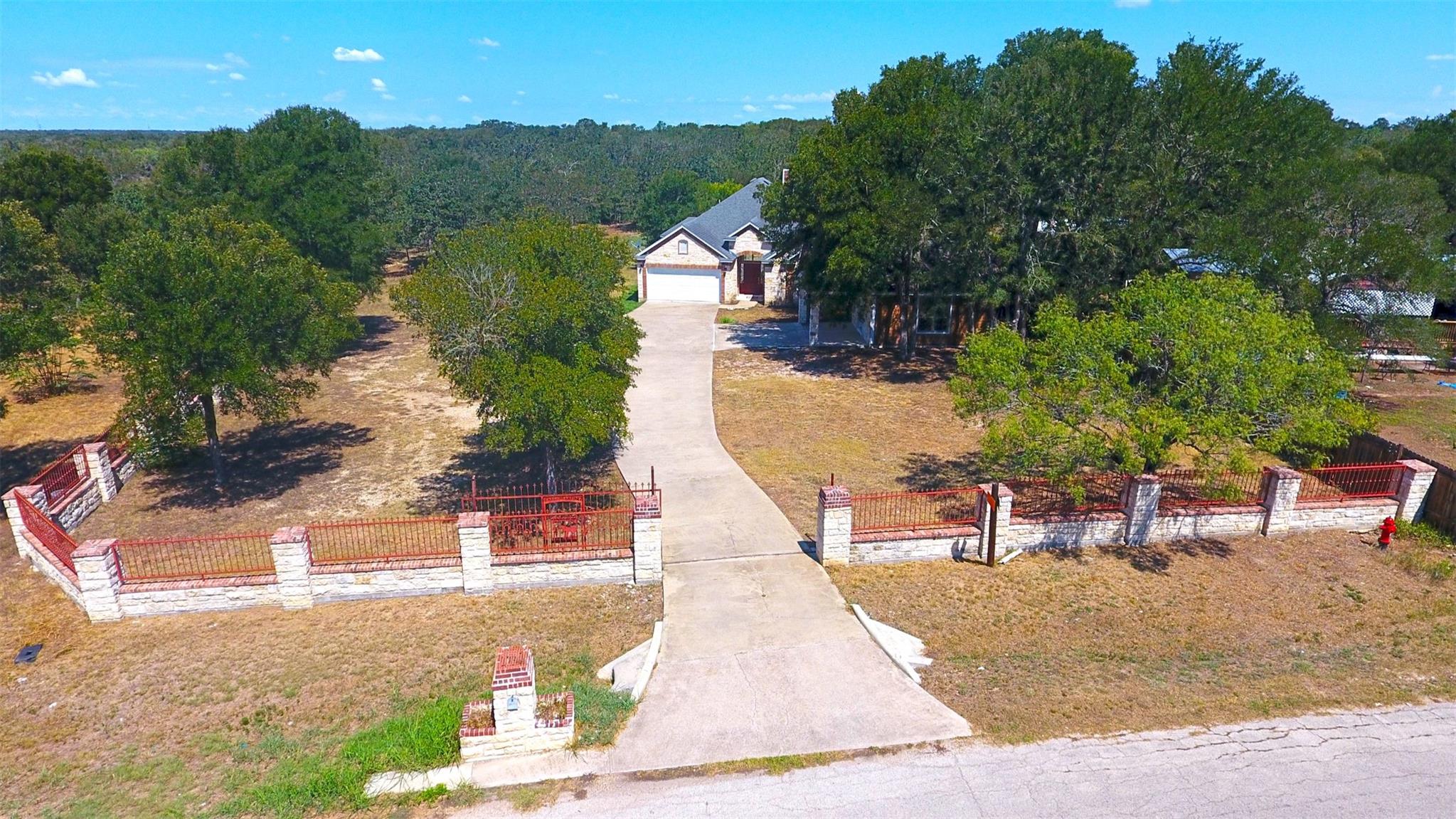 230 Heritage Oaks Dr, Cedar Creek, TX 78612
