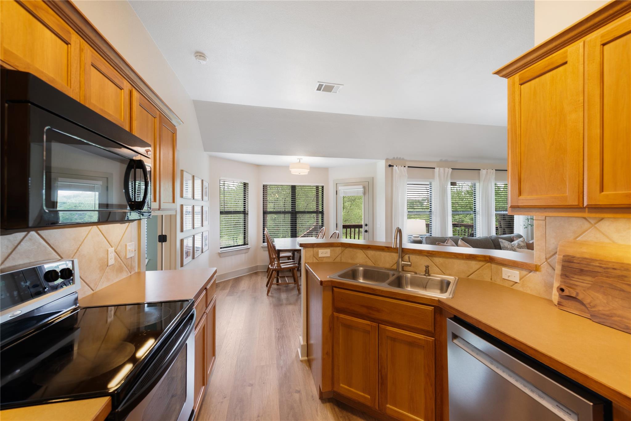 10102 Twin Lake Loop, Dripping Springs, TX 78620