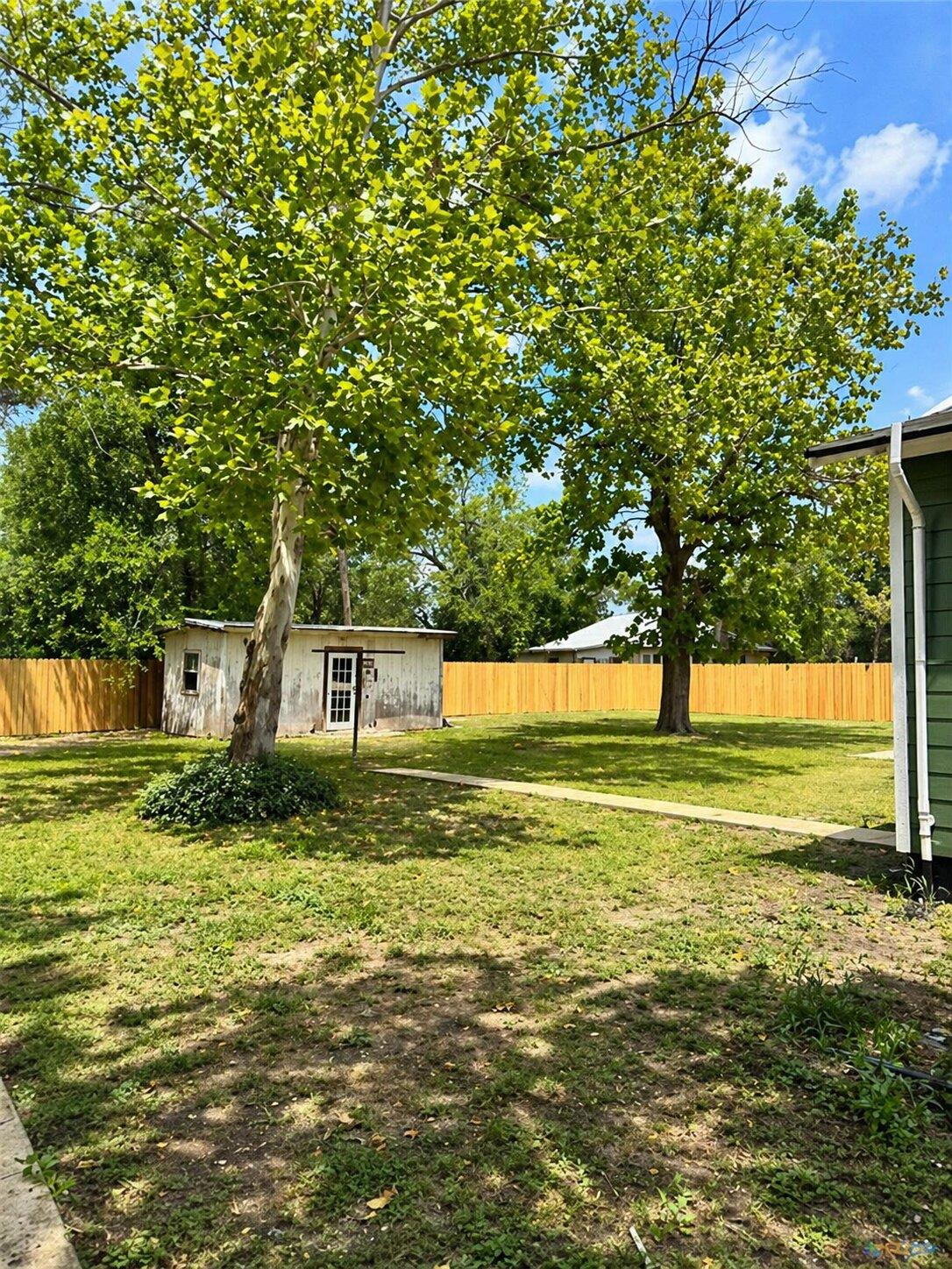 223 NW Front St, Bartlett, TX 76511