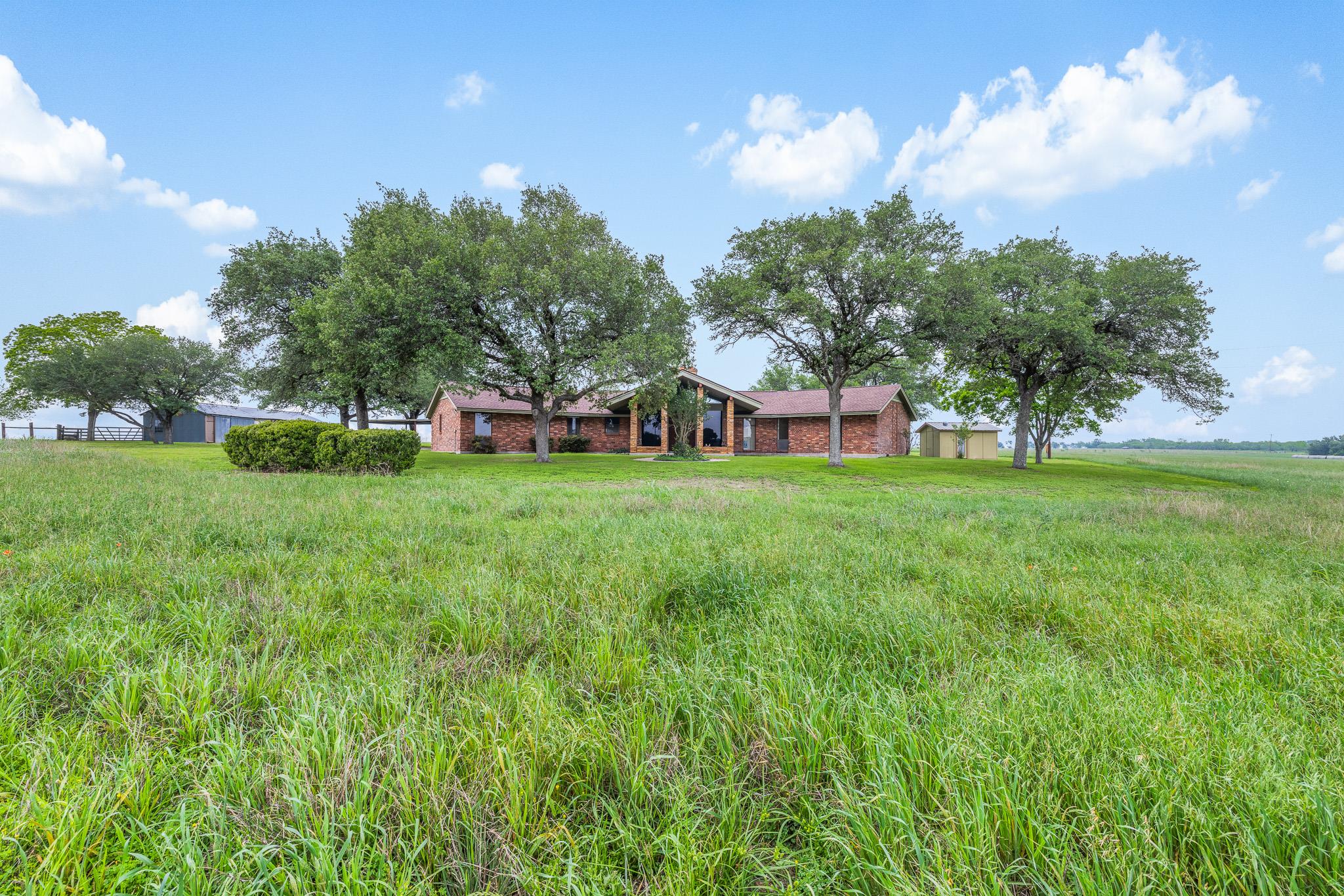 1931 Bruno Rd, Schulenburg, TX 78956