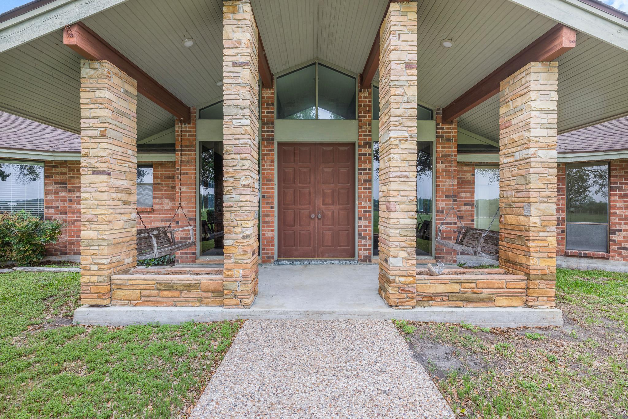 1931 Bruno Rd, Schulenburg, TX 78956