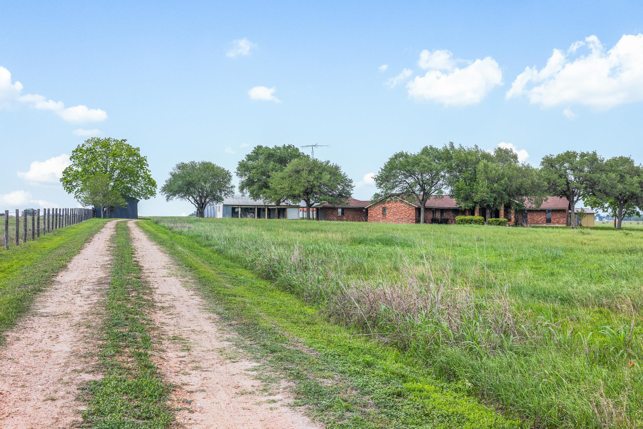 1931 Bruno Rd, Schulenburg, TX 78956