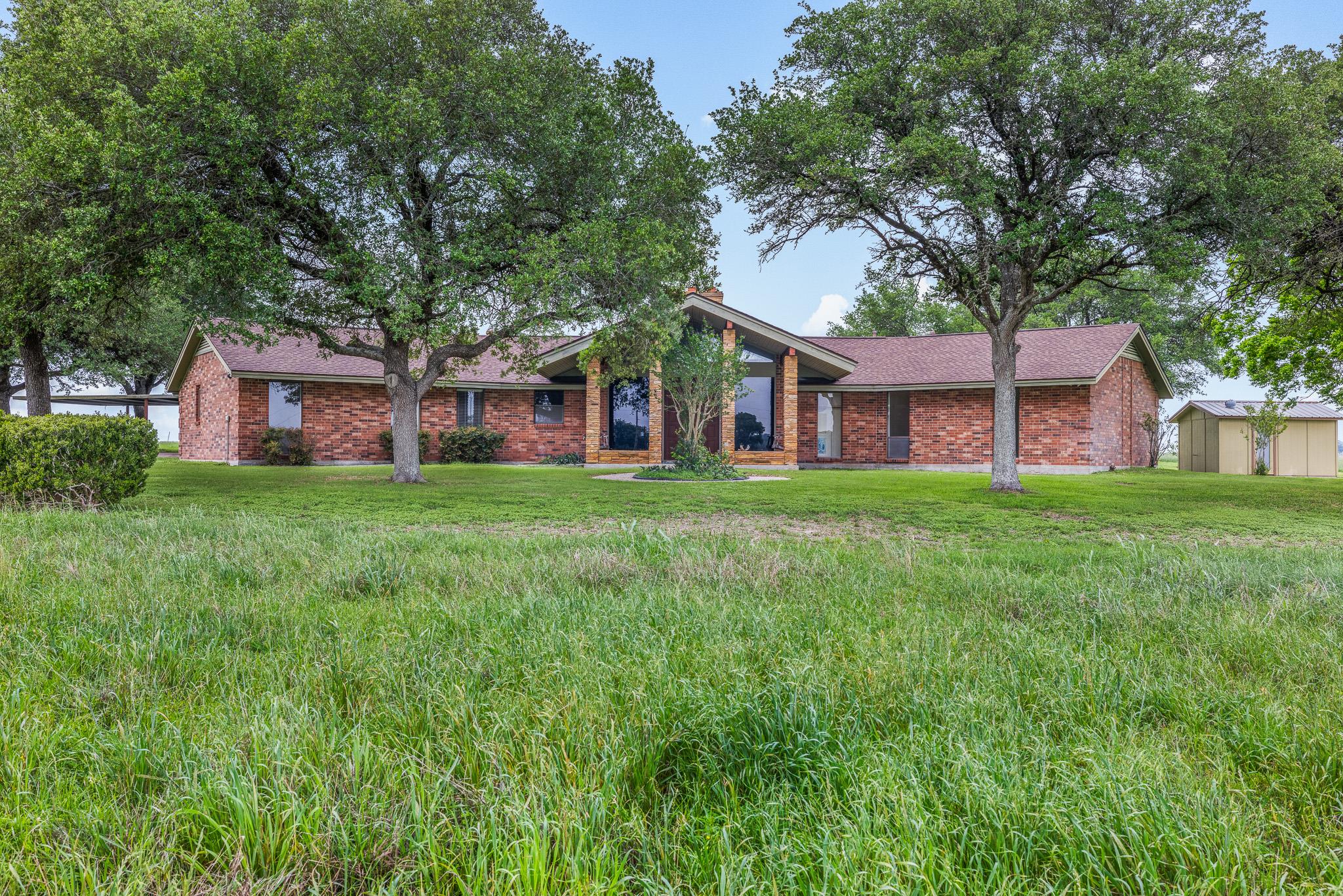 1931 Bruno Rd, Schulenburg, TX 78956
