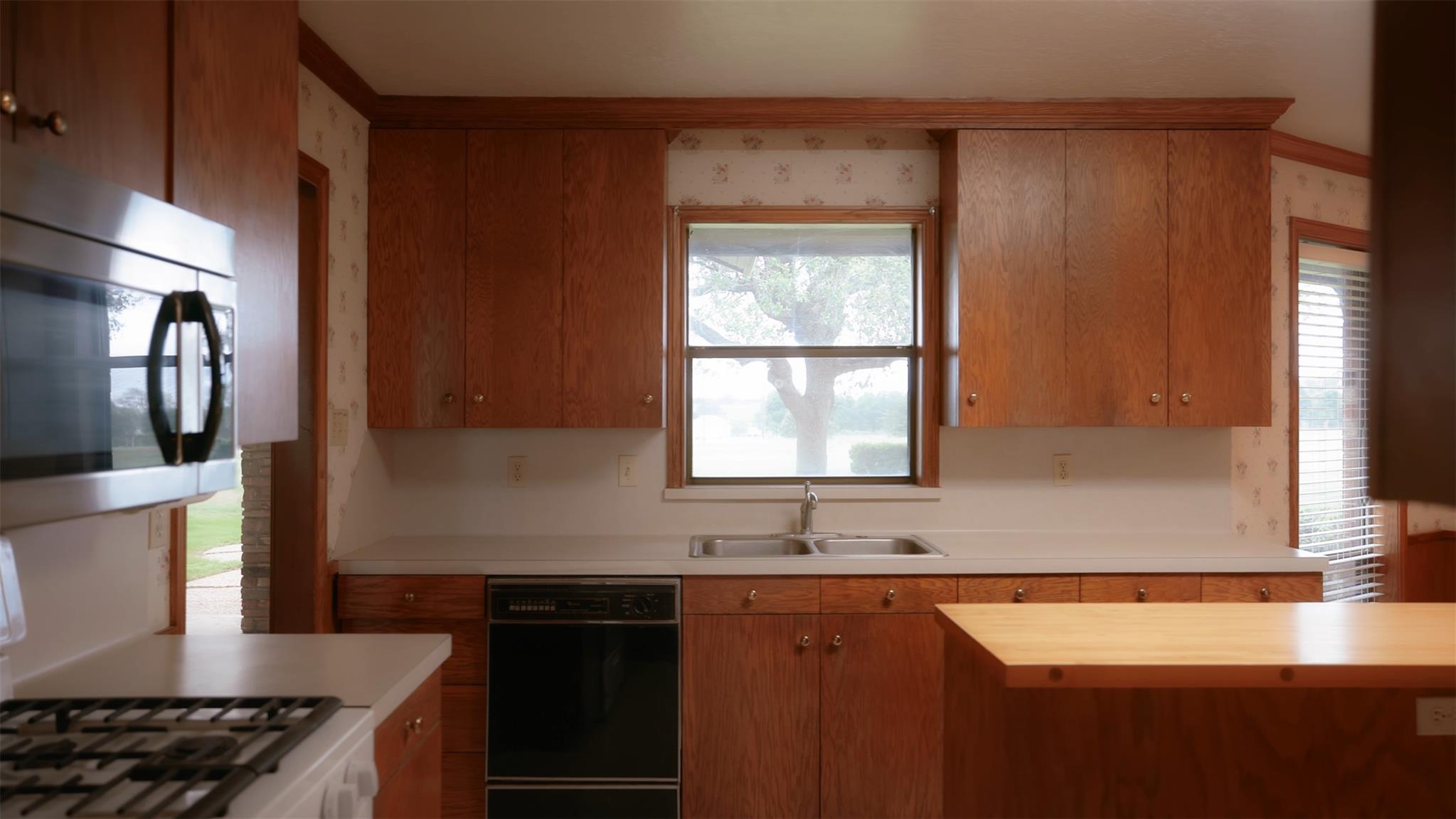 1931 Bruno Rd, Schulenburg, TX 78956