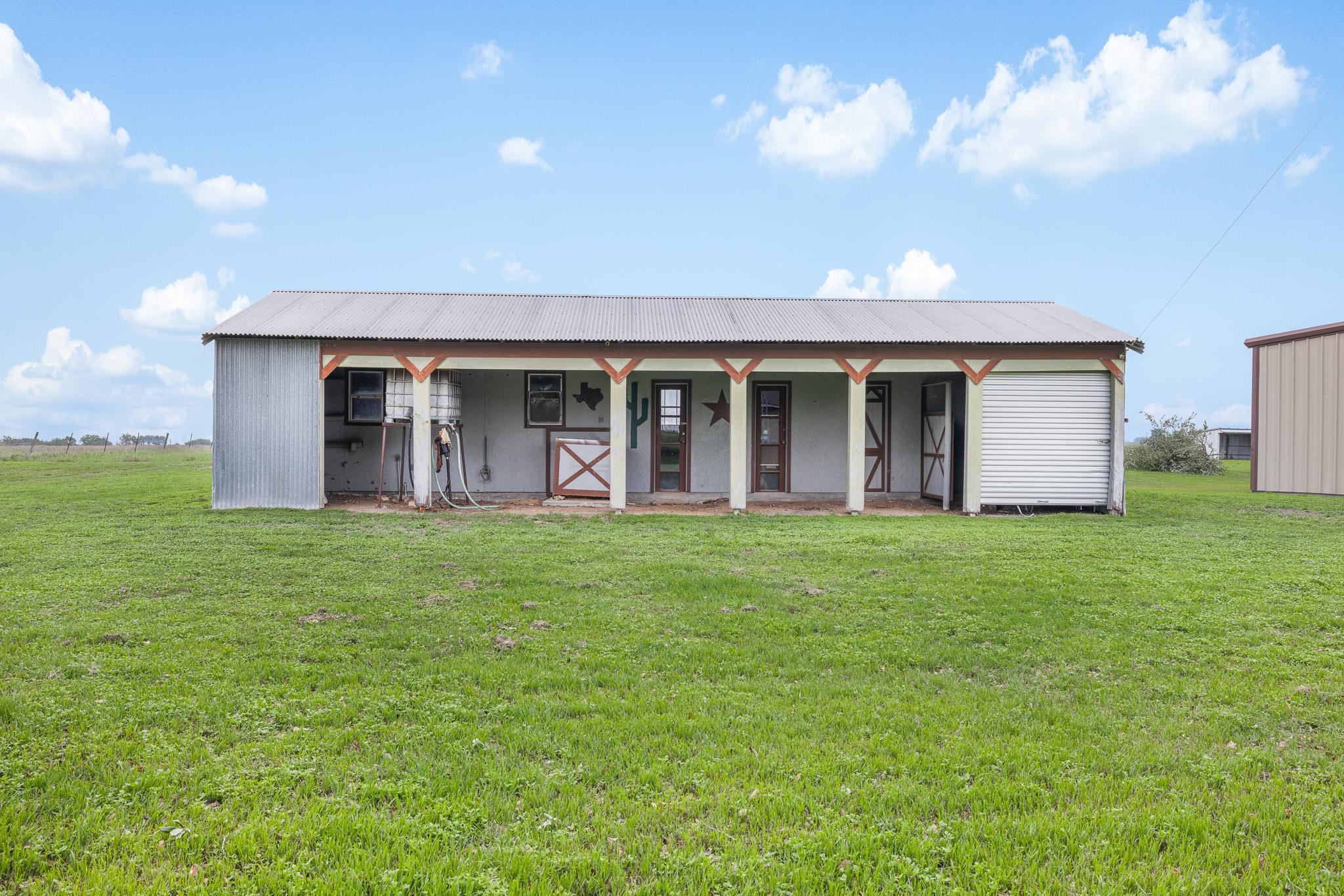 1931 Bruno Rd, Schulenburg, TX 78956