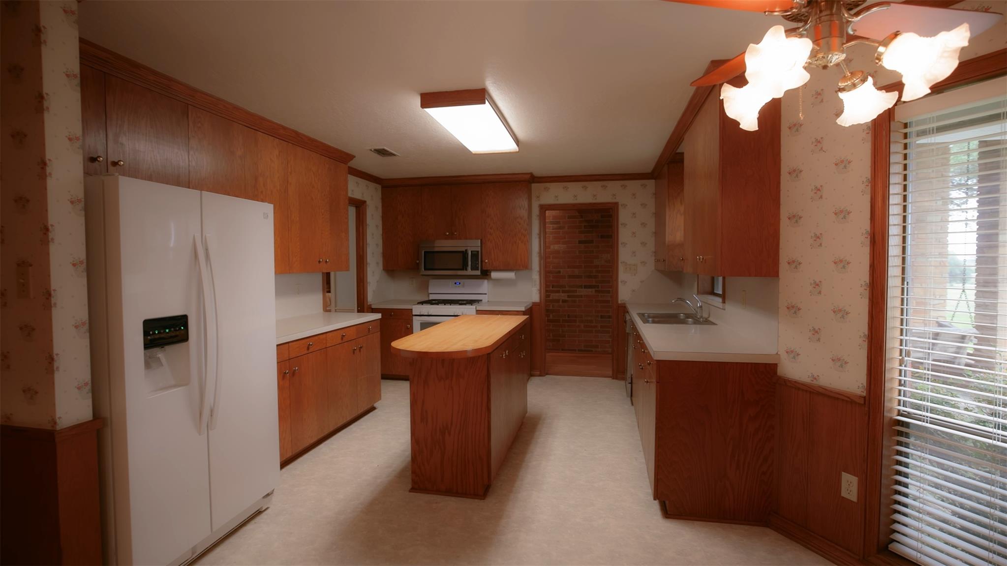 1931 Bruno Rd, Schulenburg, TX 78956
