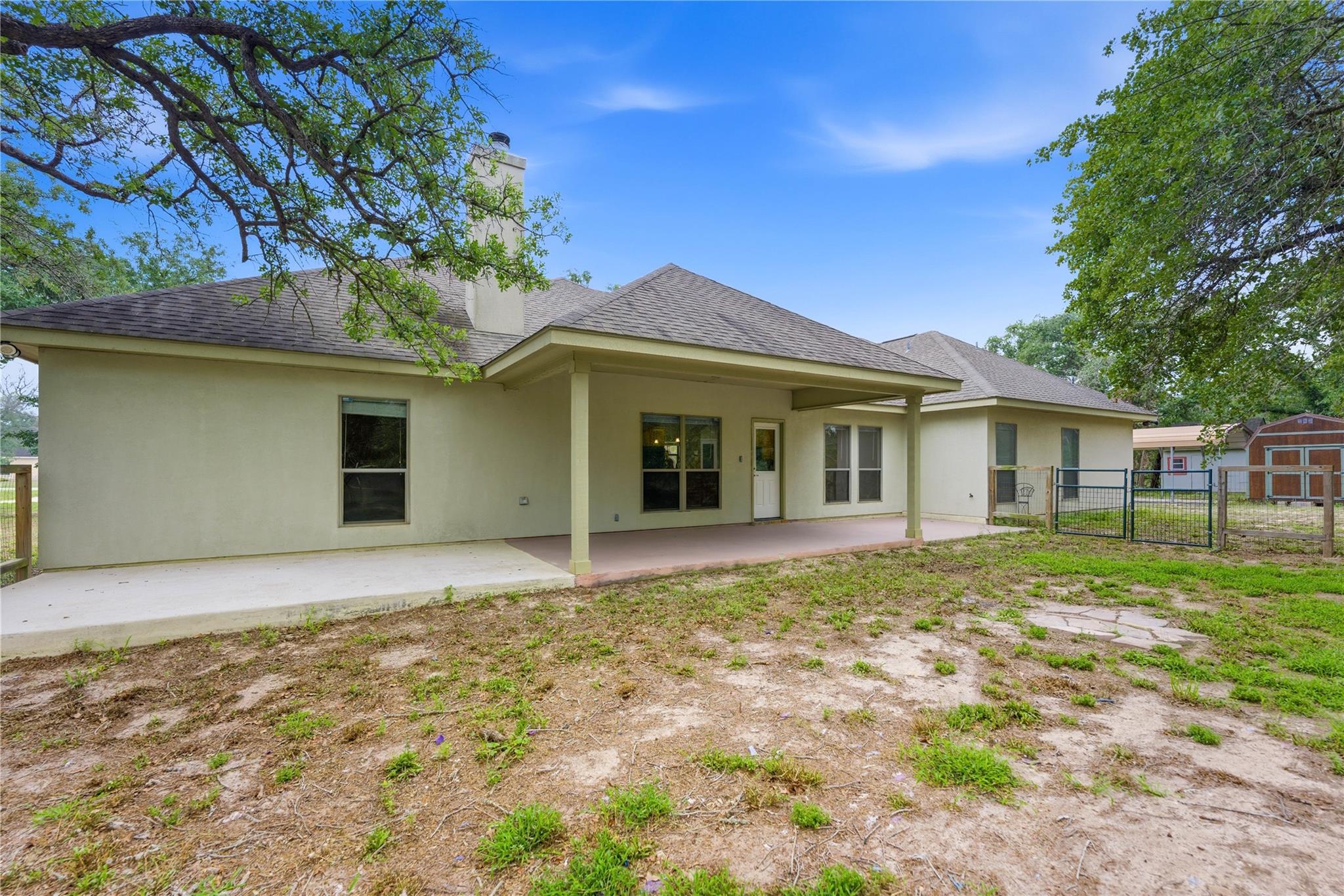 205 Sendera Xing, La Vernia, TX 78121