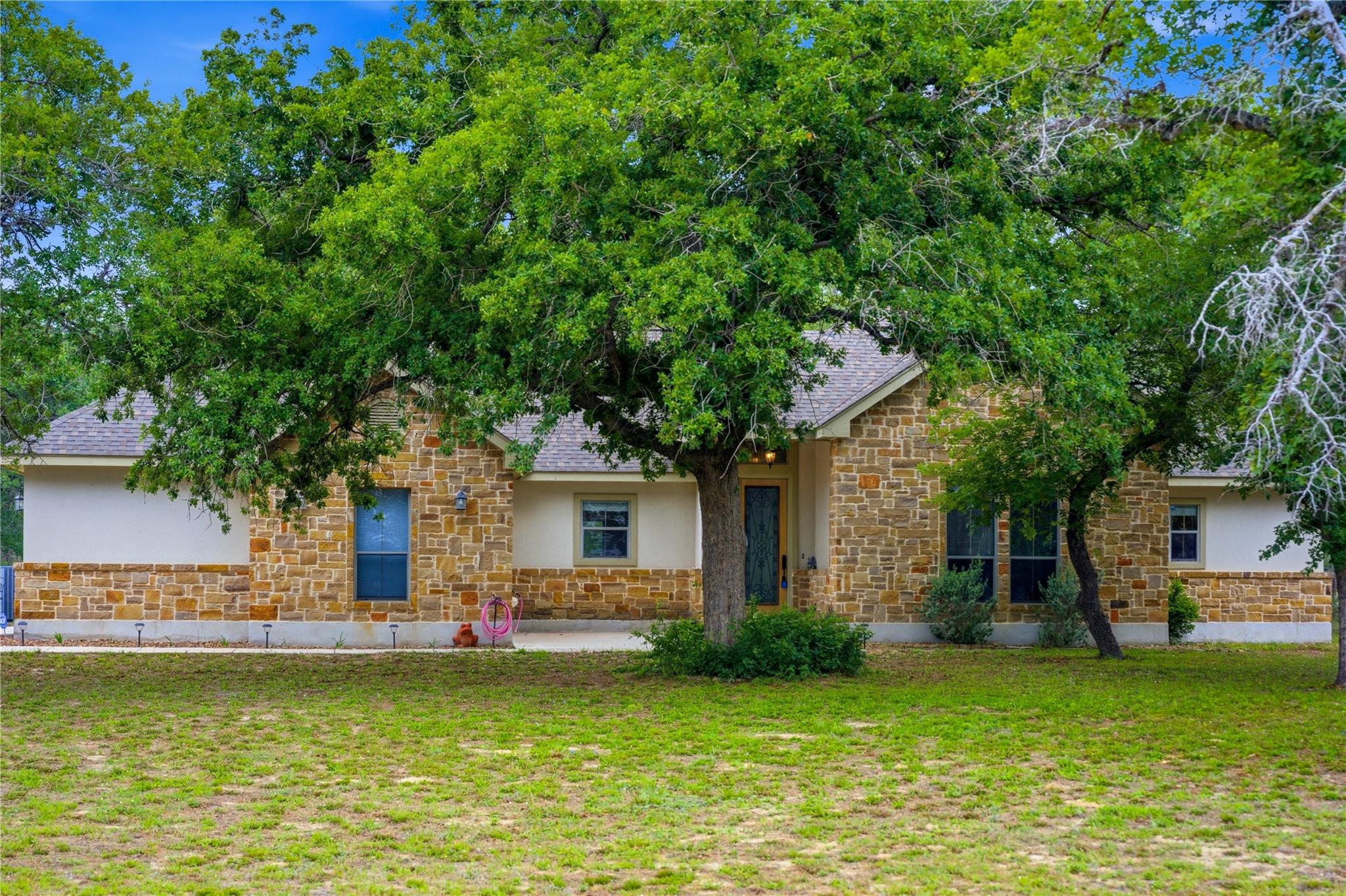 205 Sendera Xing, La Vernia, TX 78121