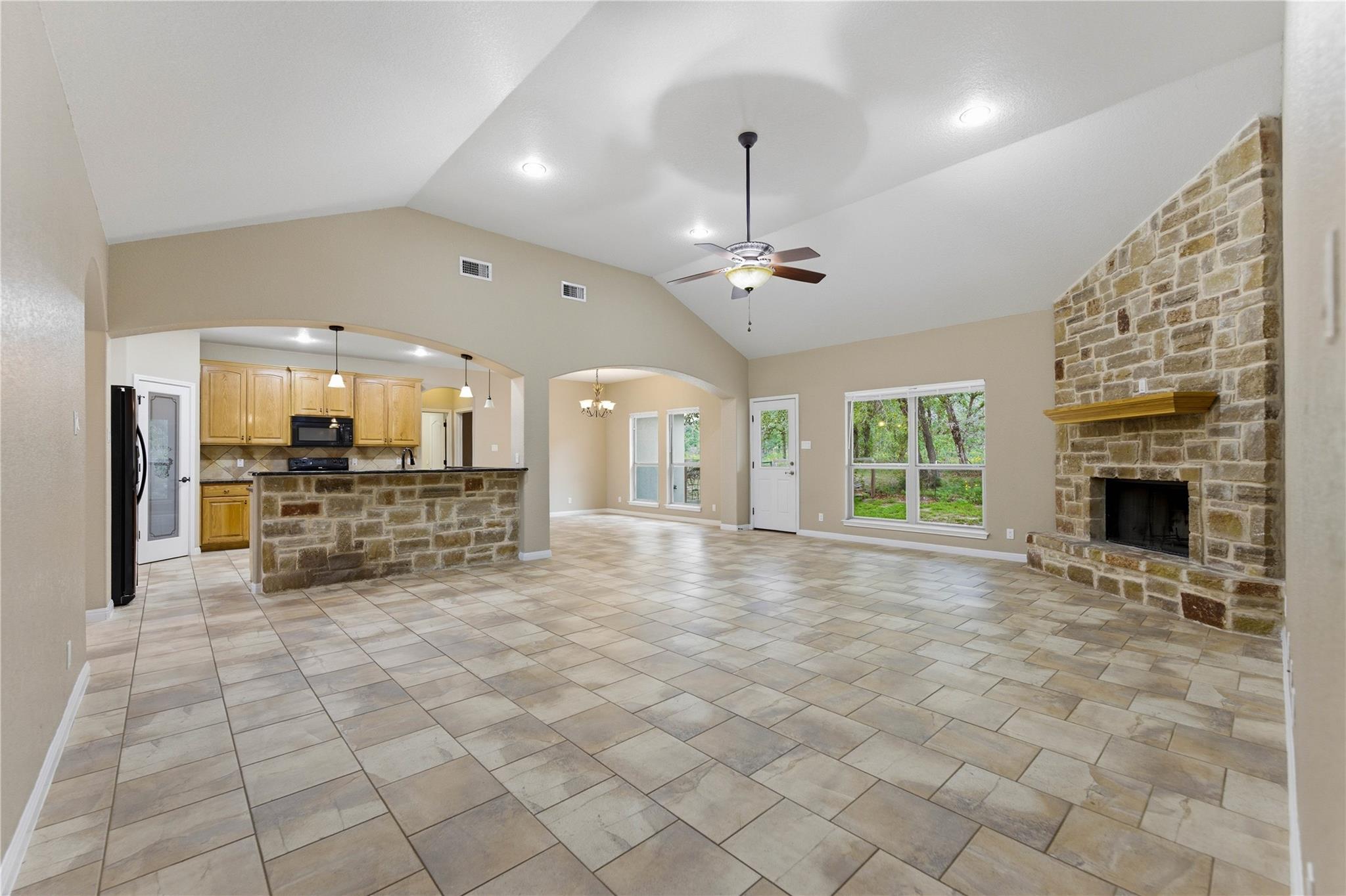205 Sendera Xing, La Vernia, TX 78121