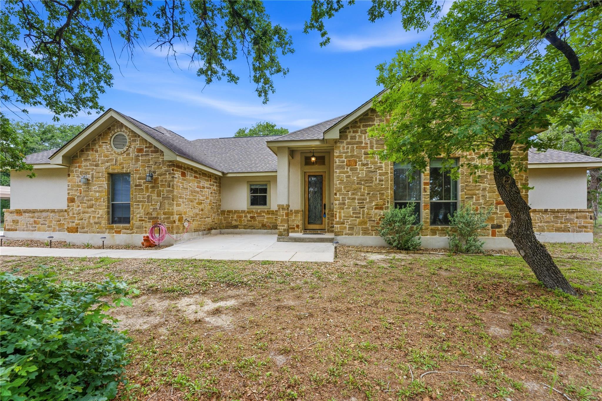 205 Sendera Xing, La Vernia, TX 78121
