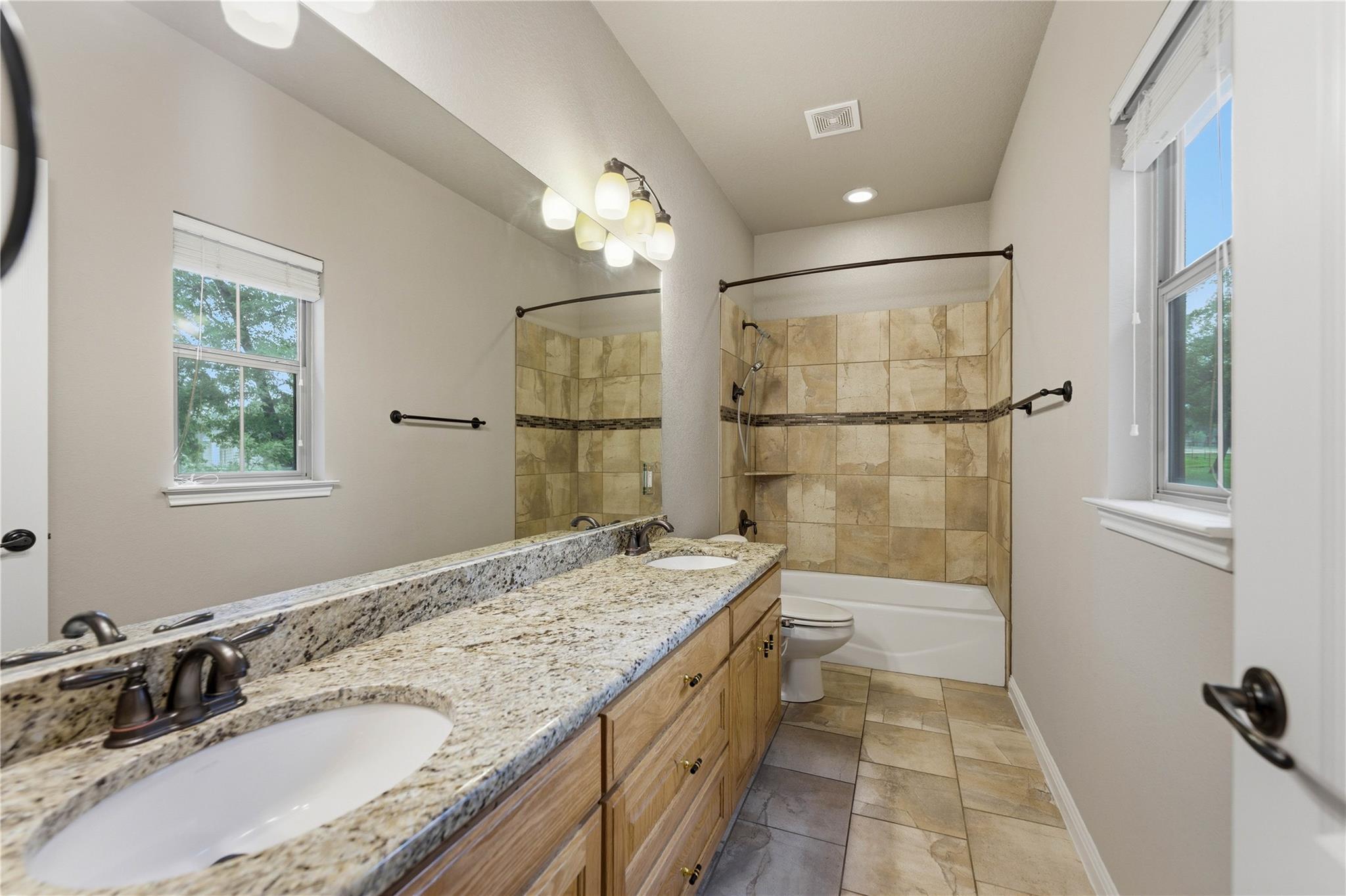 205 Sendera Xing, La Vernia, TX 78121