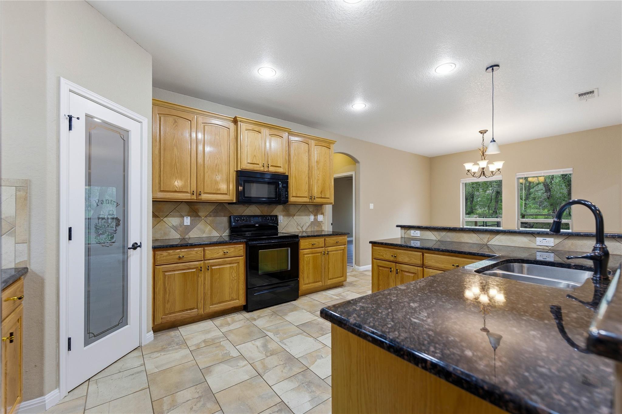 205 Sendera Xing, La Vernia, TX 78121