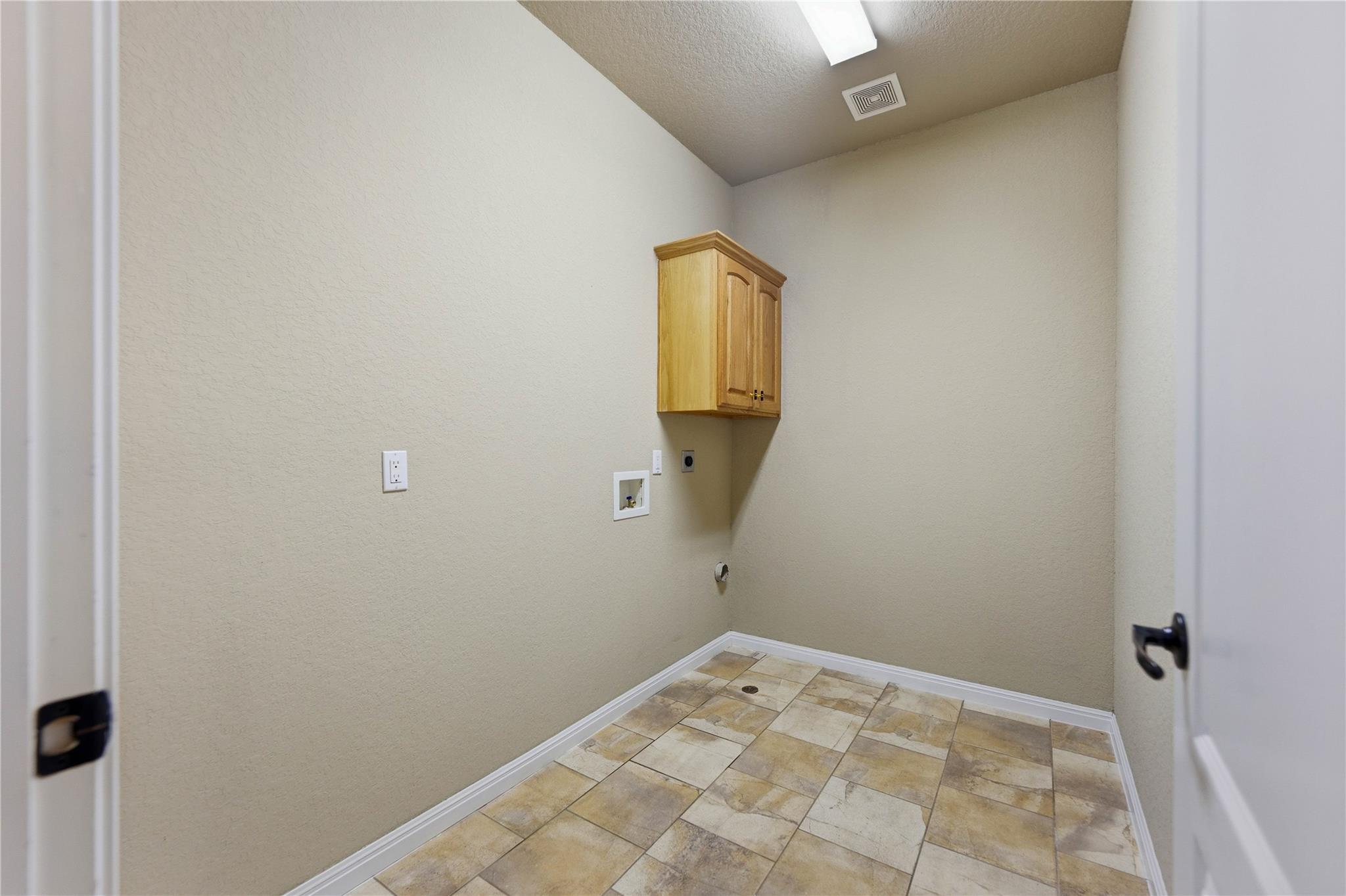 205 Sendera Xing, La Vernia, TX 78121