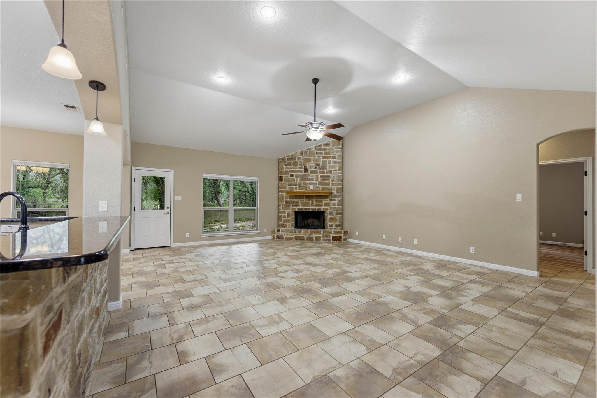 205 Sendera Xing, La Vernia, TX 78121