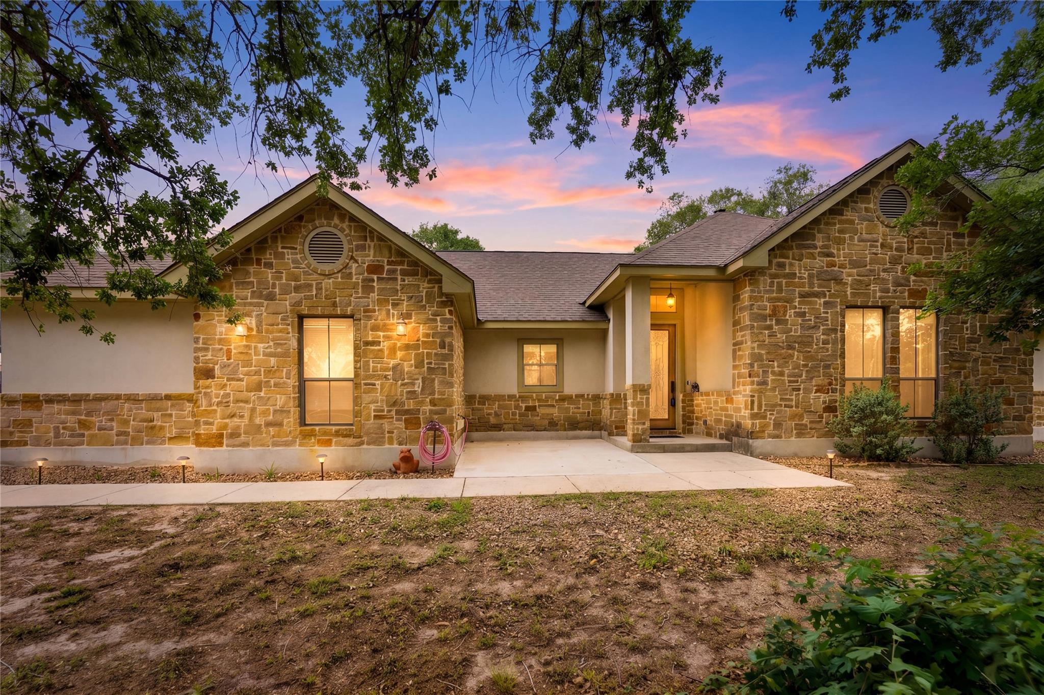 205 Sendera Xing, La Vernia, TX 78121