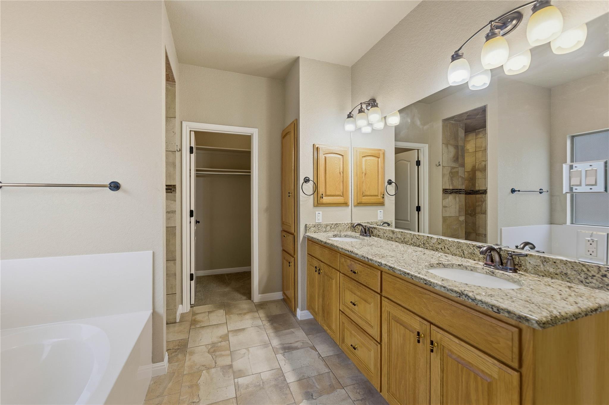 205 Sendera Xing, La Vernia, TX 78121