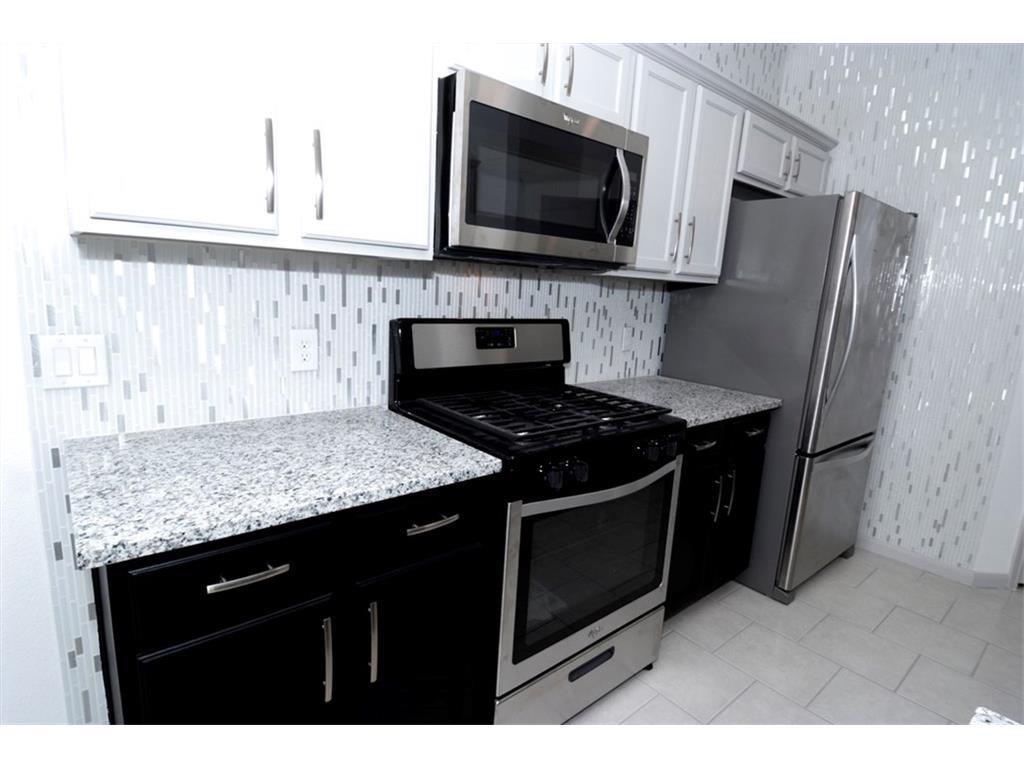 107 Tanglewood Ln, Hutto, TX 78634