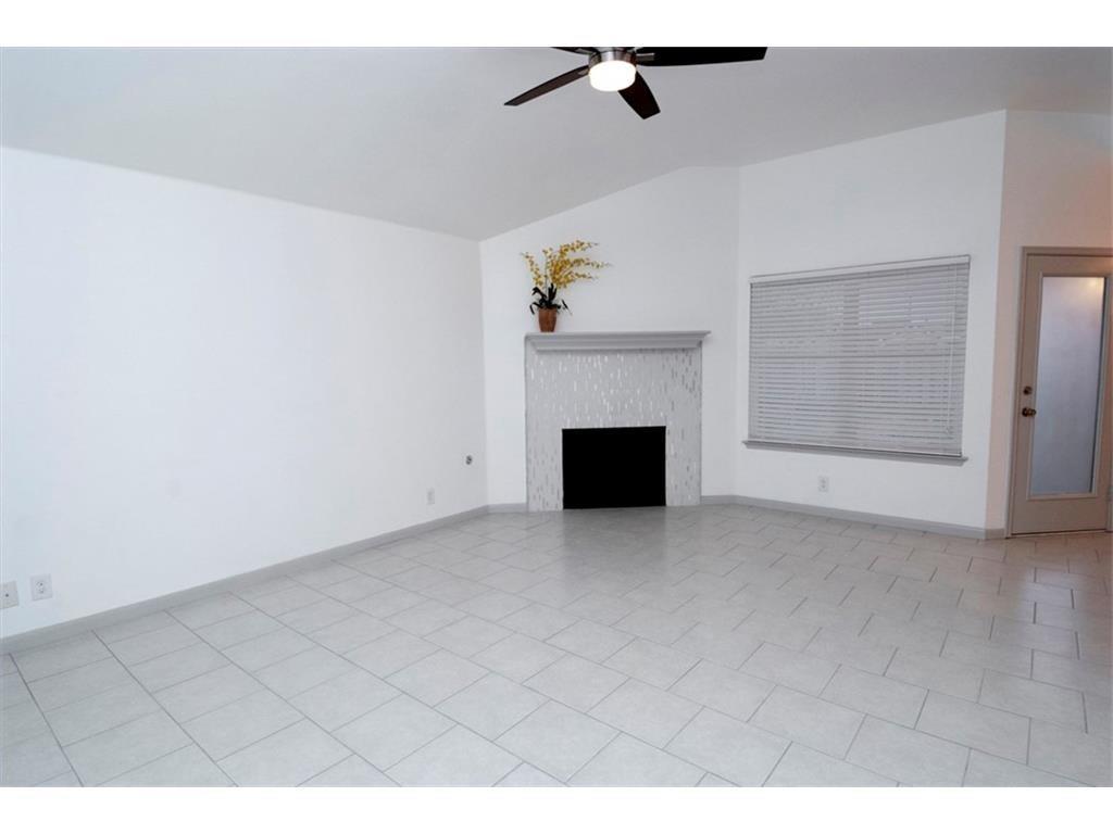 107 Tanglewood Ln, Hutto, TX 78634