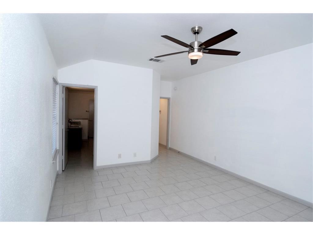 107 Tanglewood Ln, Hutto, TX 78634