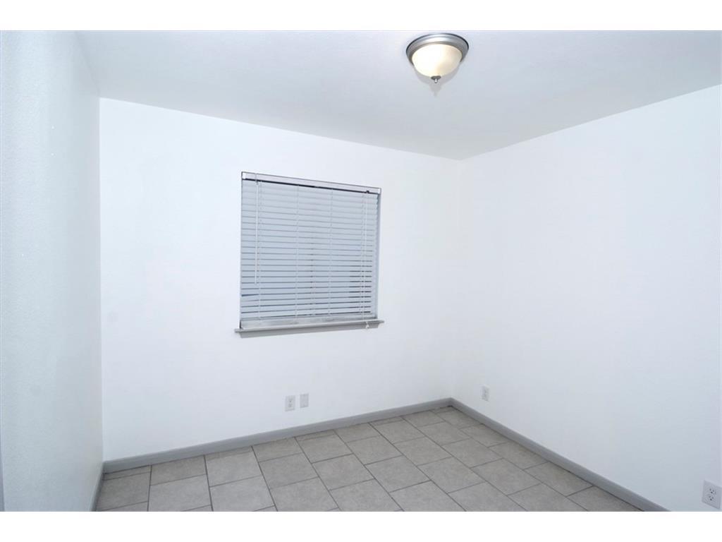 107 Tanglewood Ln, Hutto, TX 78634