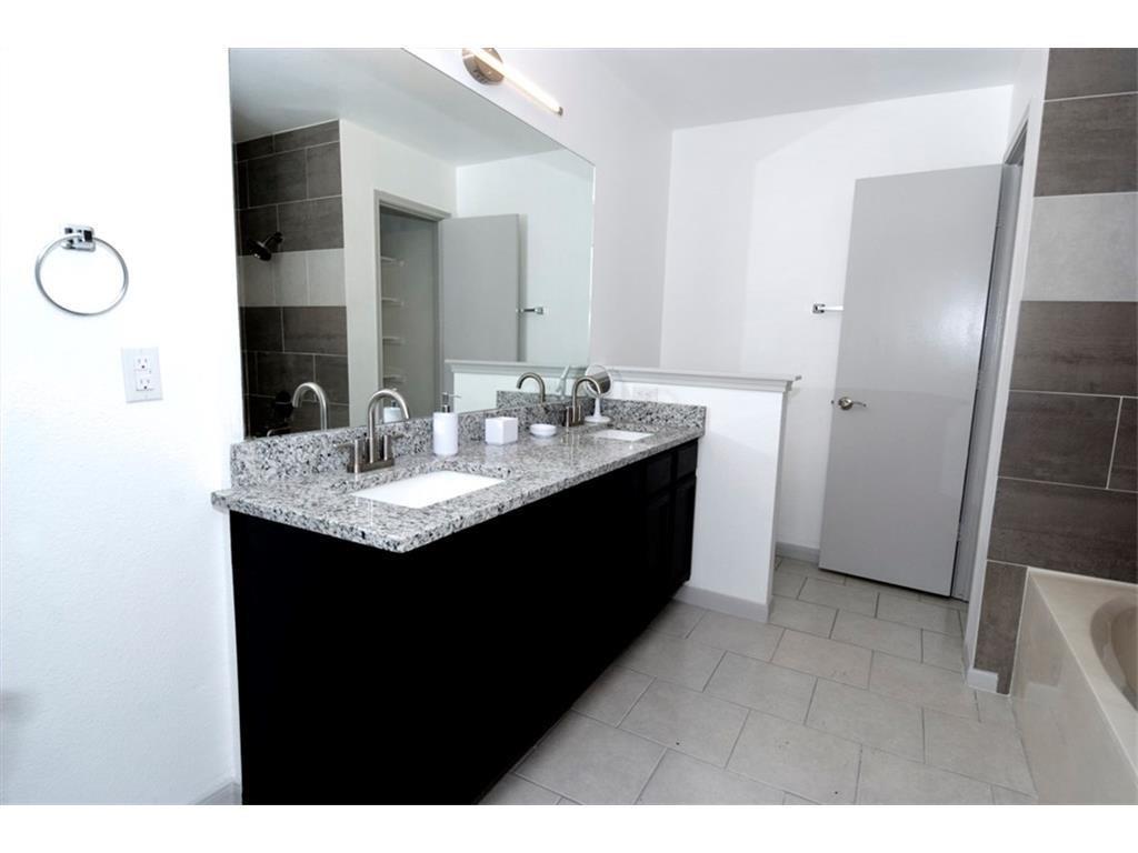 107 Tanglewood Ln, Hutto, TX 78634