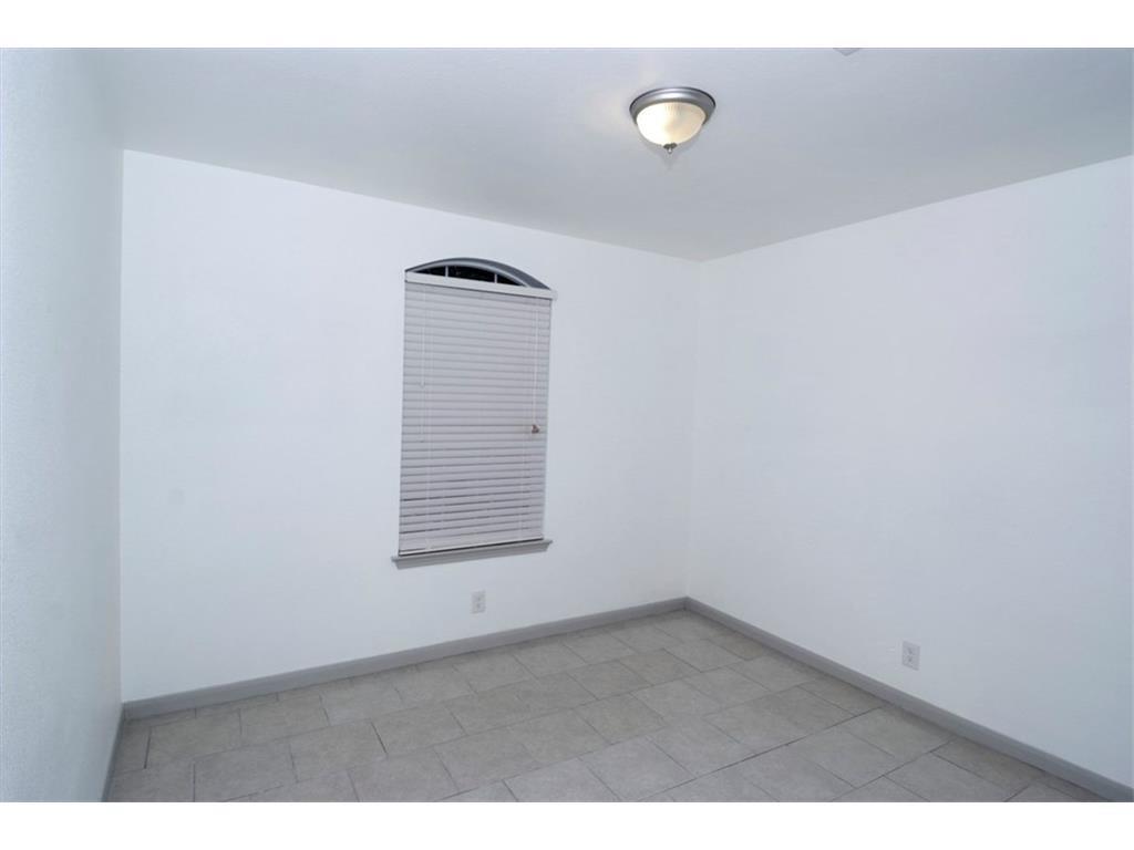 107 Tanglewood Ln, Hutto, TX 78634