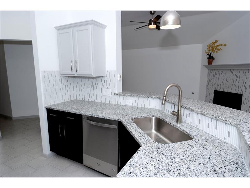 107 Tanglewood Ln, Hutto, TX 78634