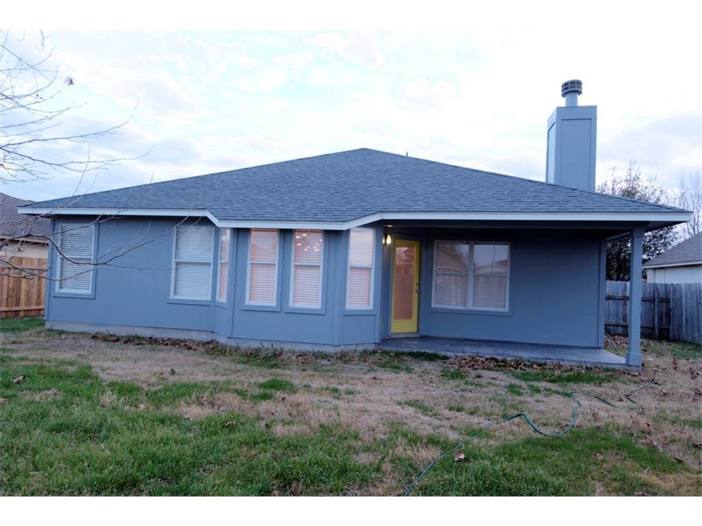107 Tanglewood Ln, Hutto, TX 78634