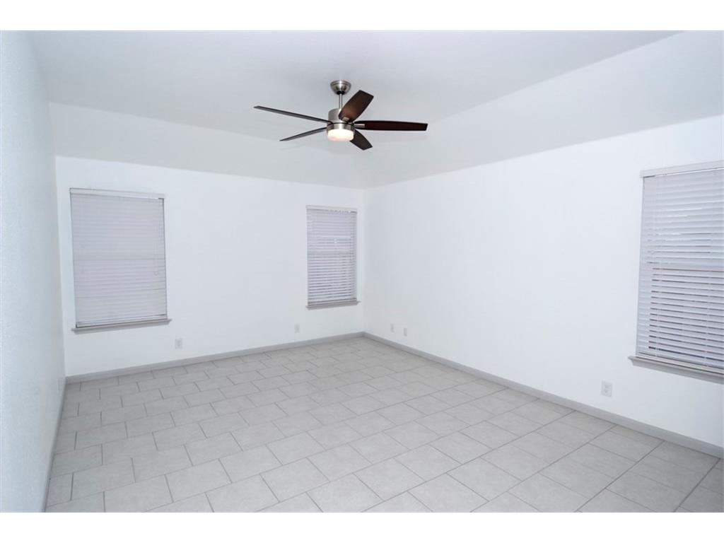 107 Tanglewood Ln, Hutto, TX 78634