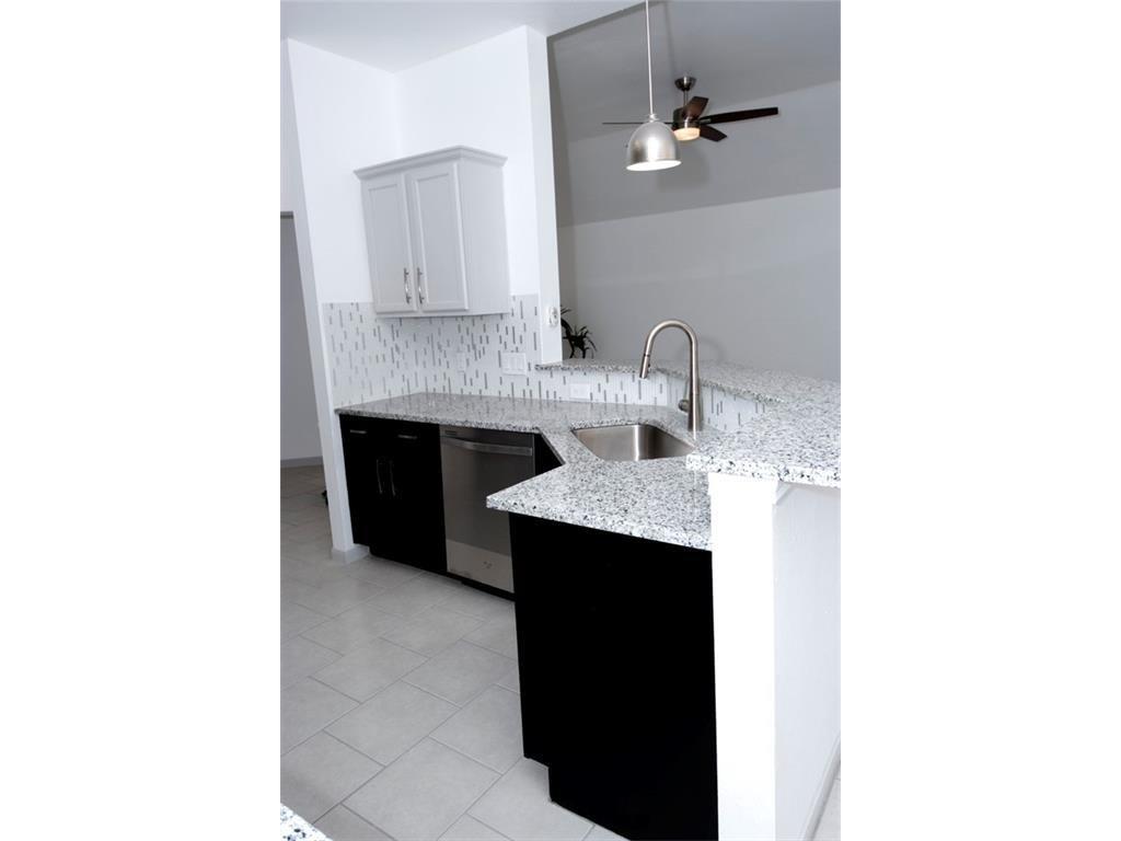 107 Tanglewood Ln, Hutto, TX 78634