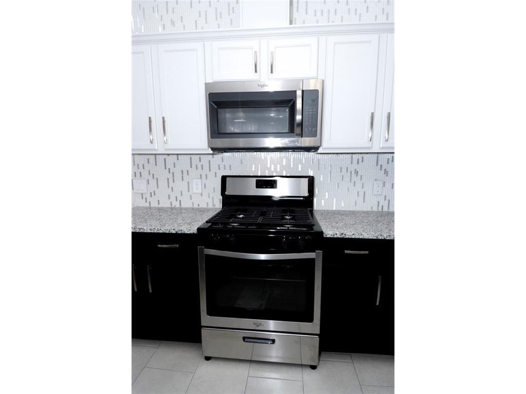 107 Tanglewood Ln, Hutto, TX 78634