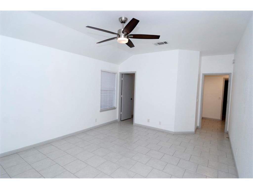 107 Tanglewood Ln, Hutto, TX 78634