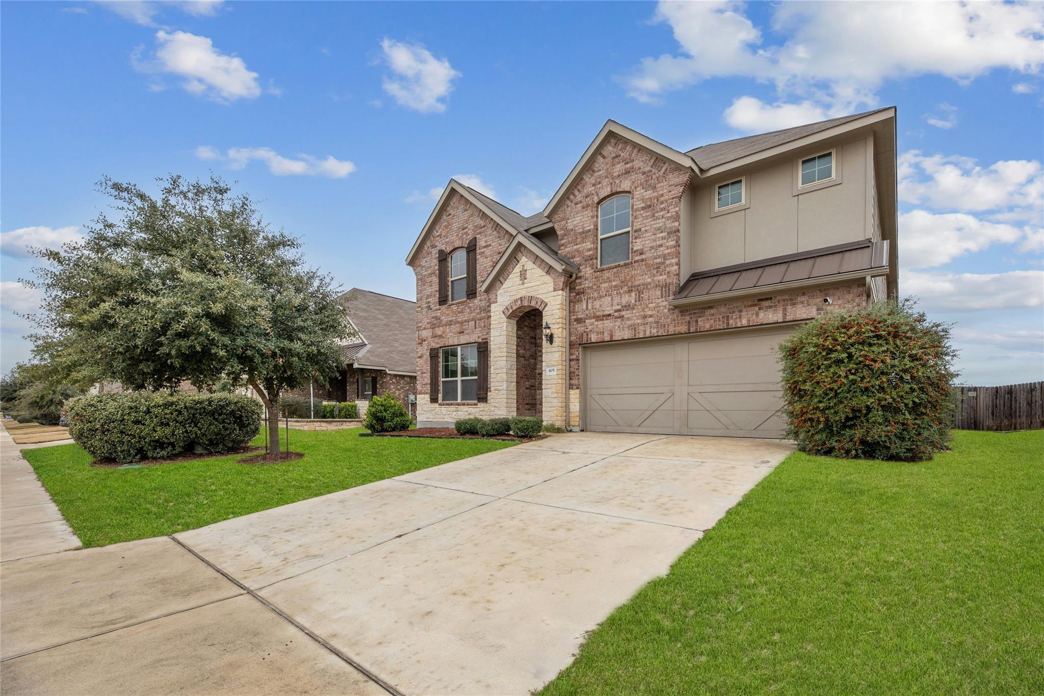 405 Farm Creek Dr, Hutto, TX 78634