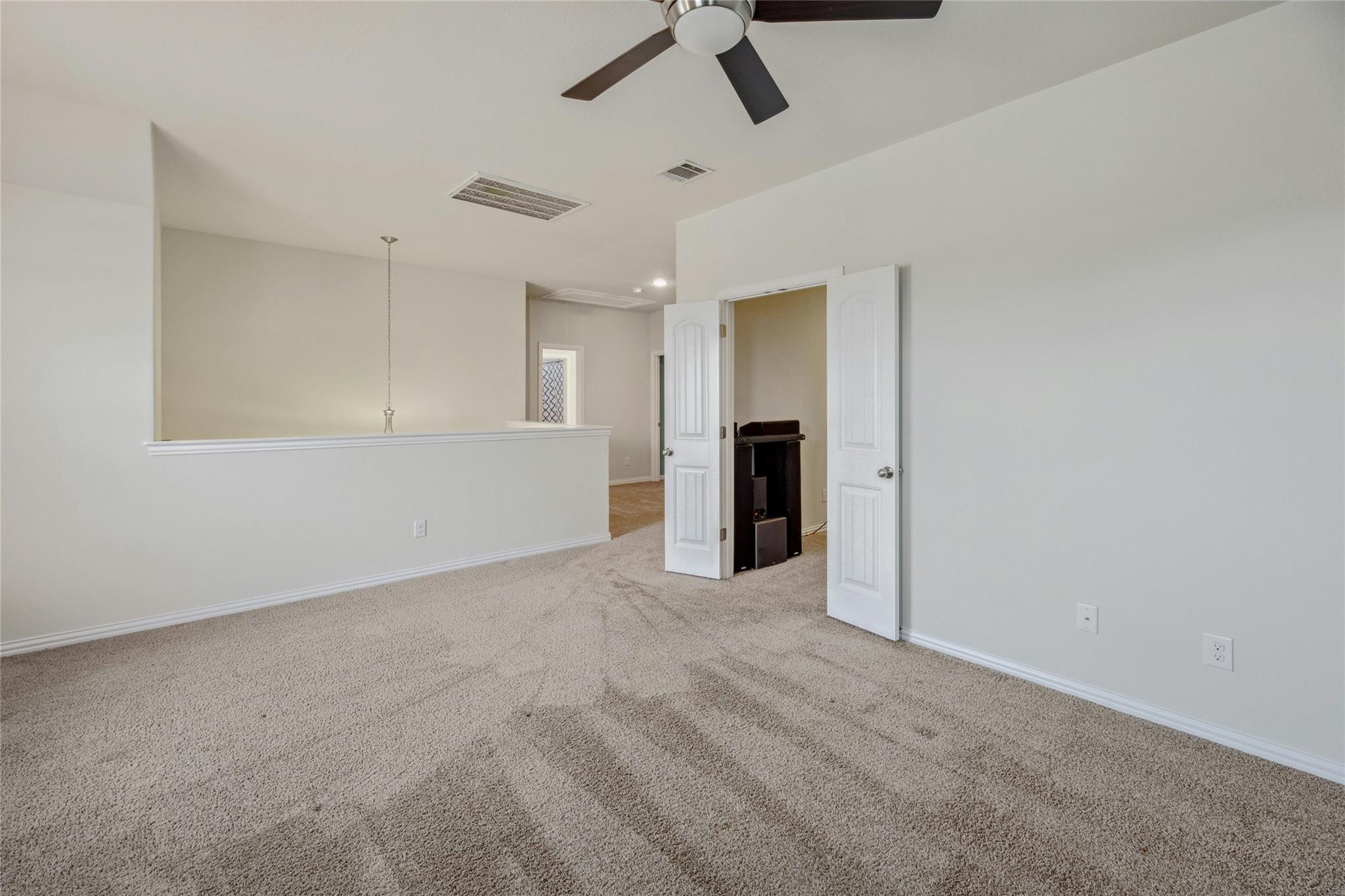 405 Farm Creek Dr, Hutto, TX 78634