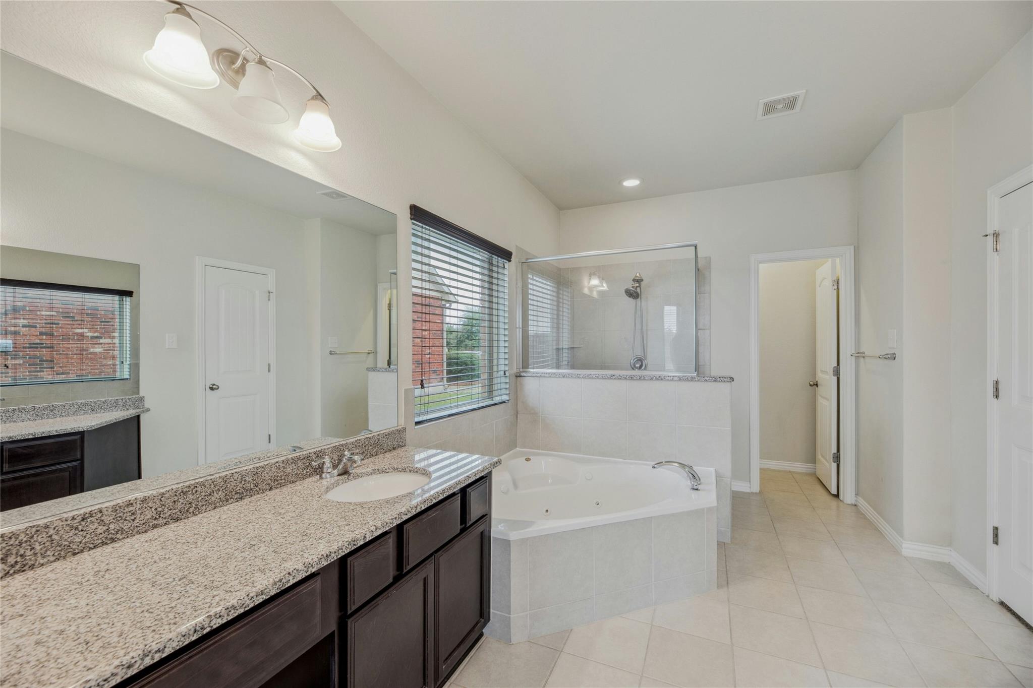 405 Farm Creek Dr, Hutto, TX 78634