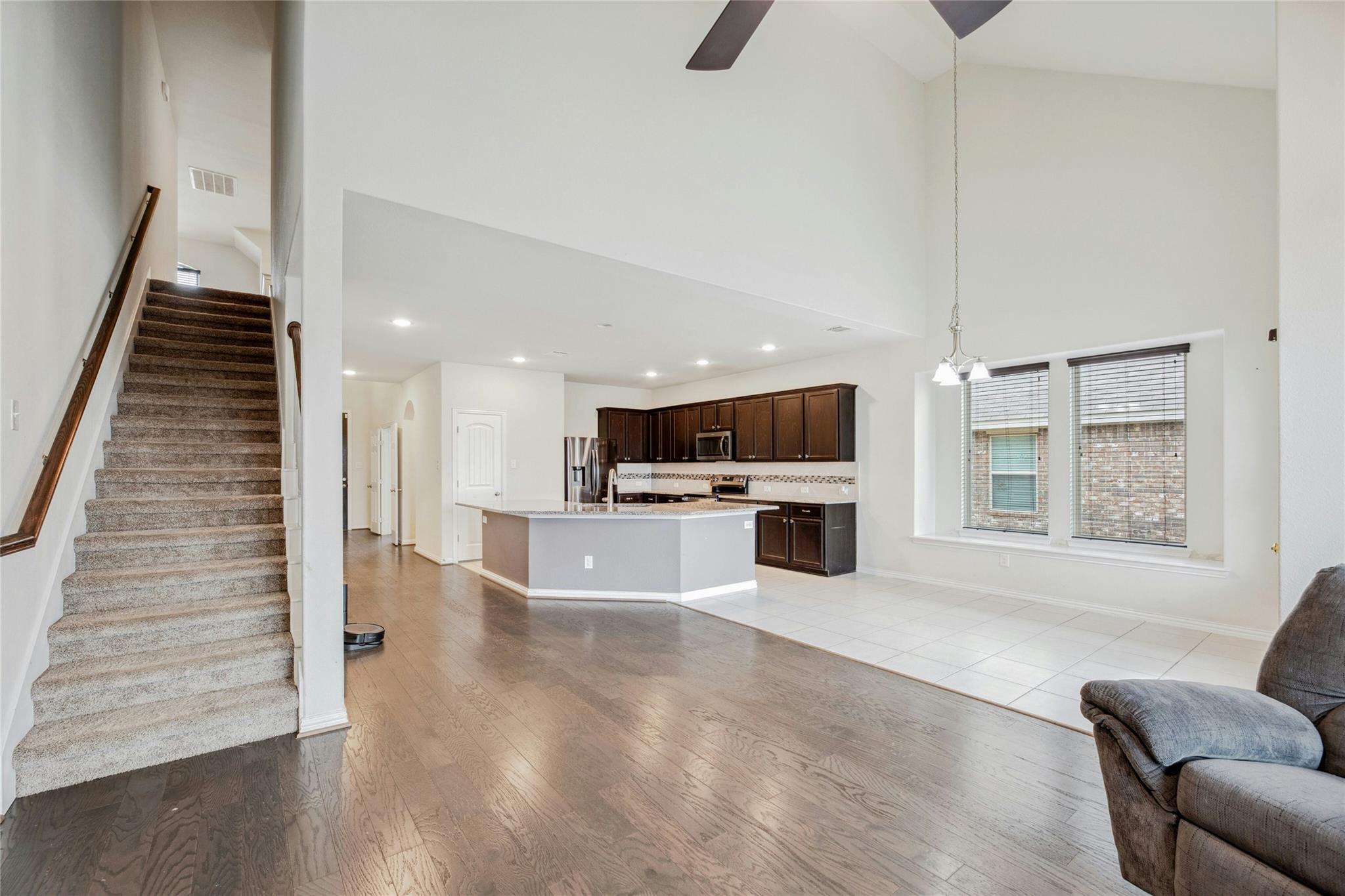 405 Farm Creek Dr, Hutto, TX 78634