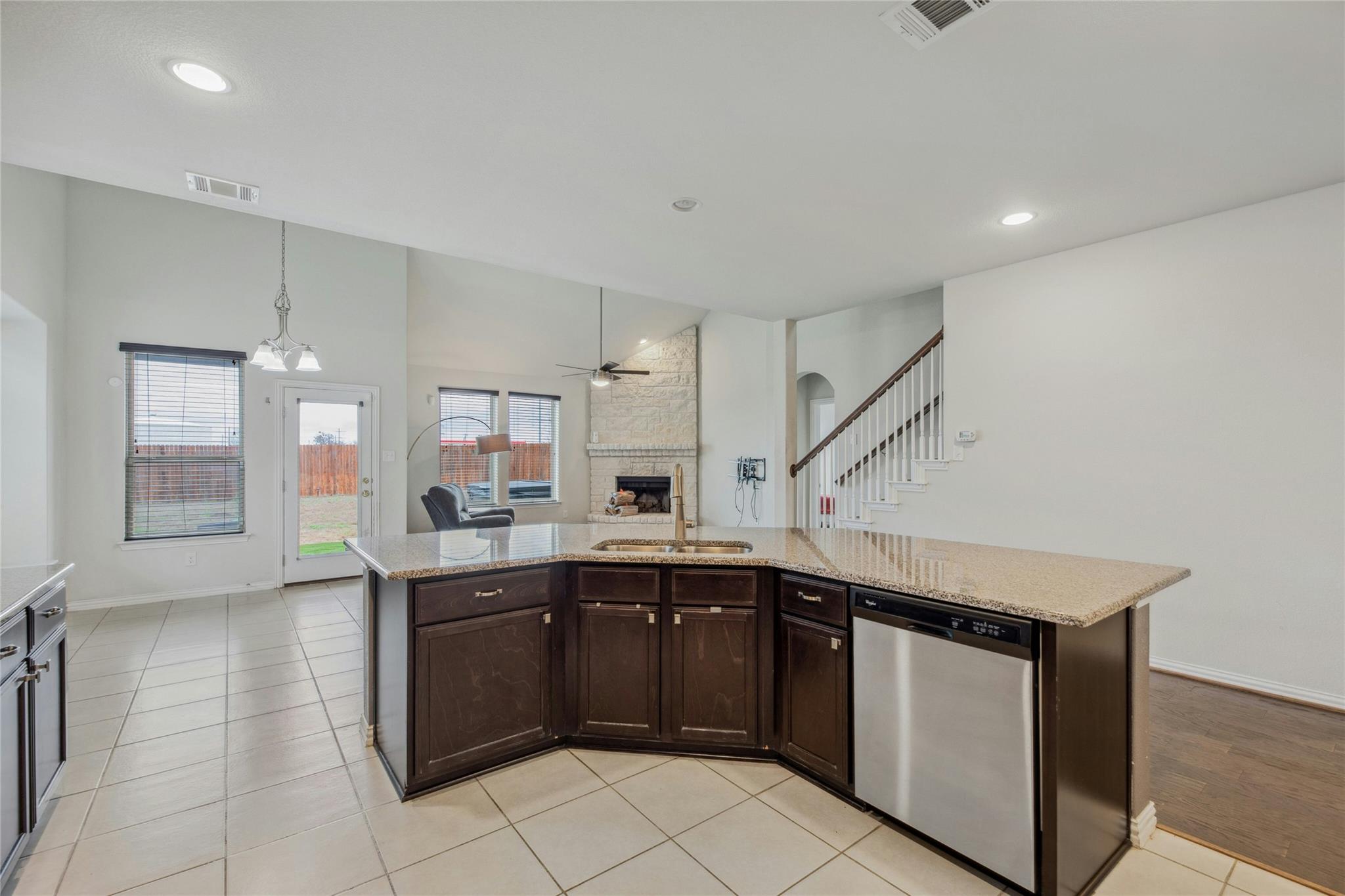 405 Farm Creek Dr, Hutto, TX 78634