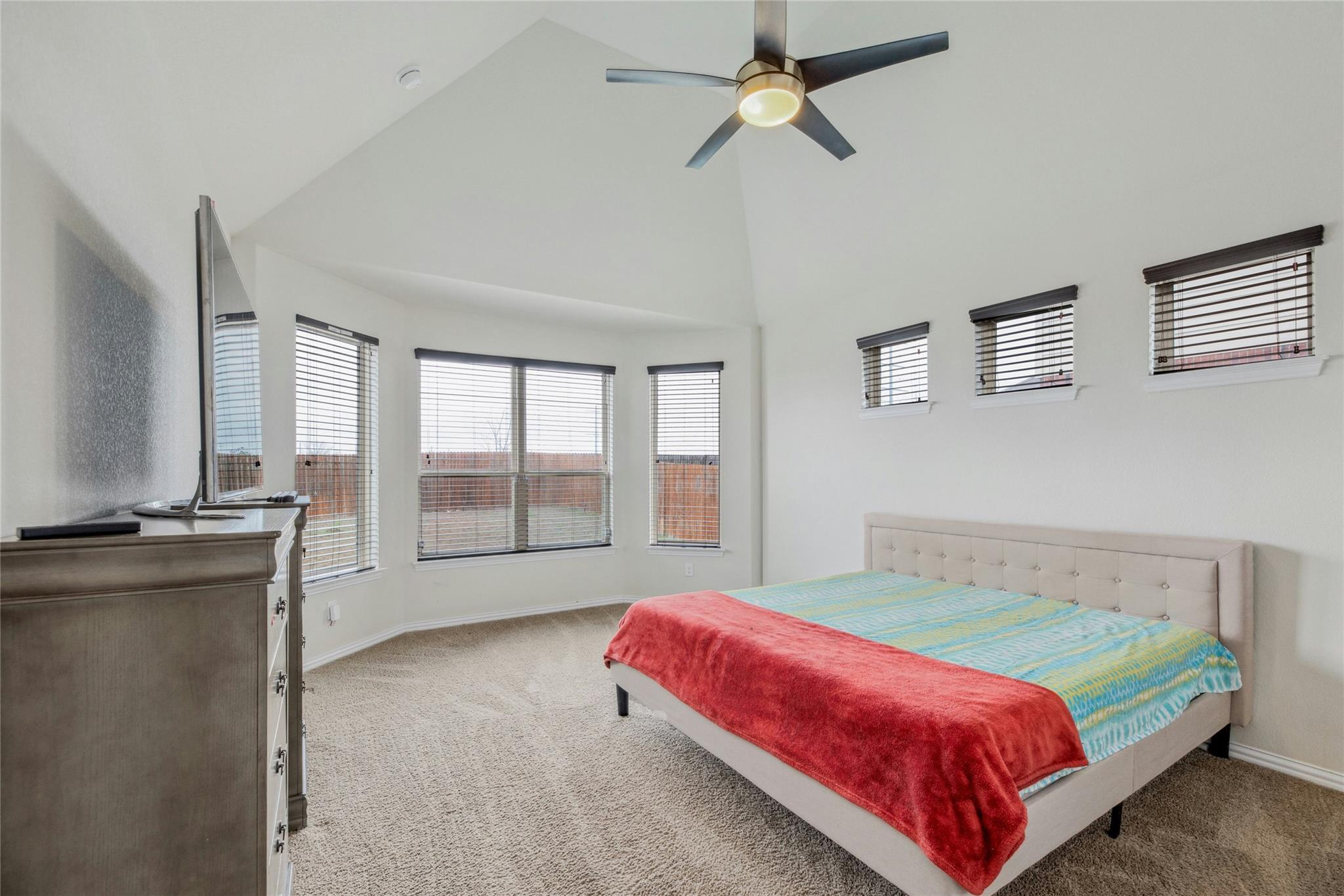 405 Farm Creek Dr, Hutto, TX 78634