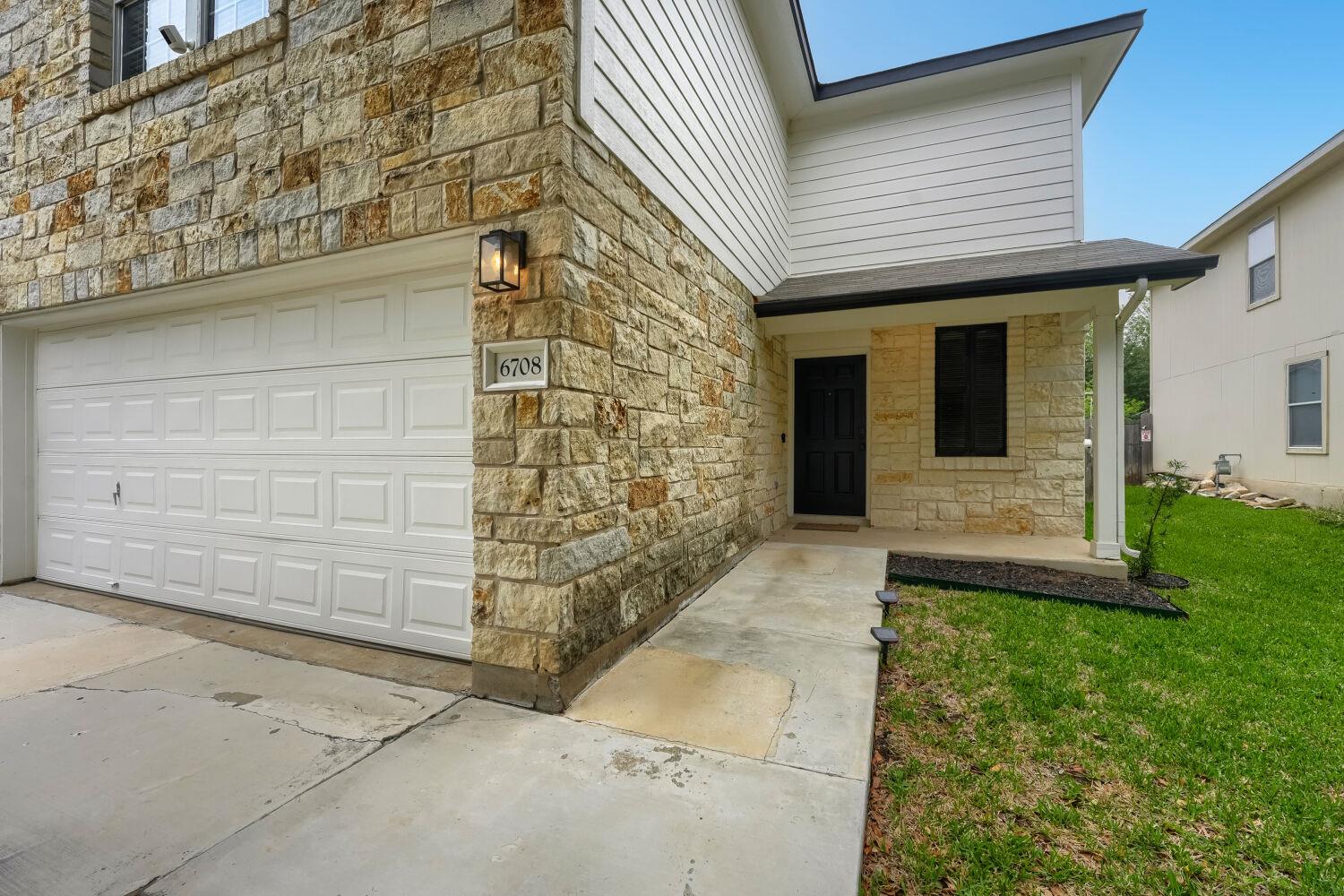6708 Panda Royle Dr, Del Valle, TX 78617
