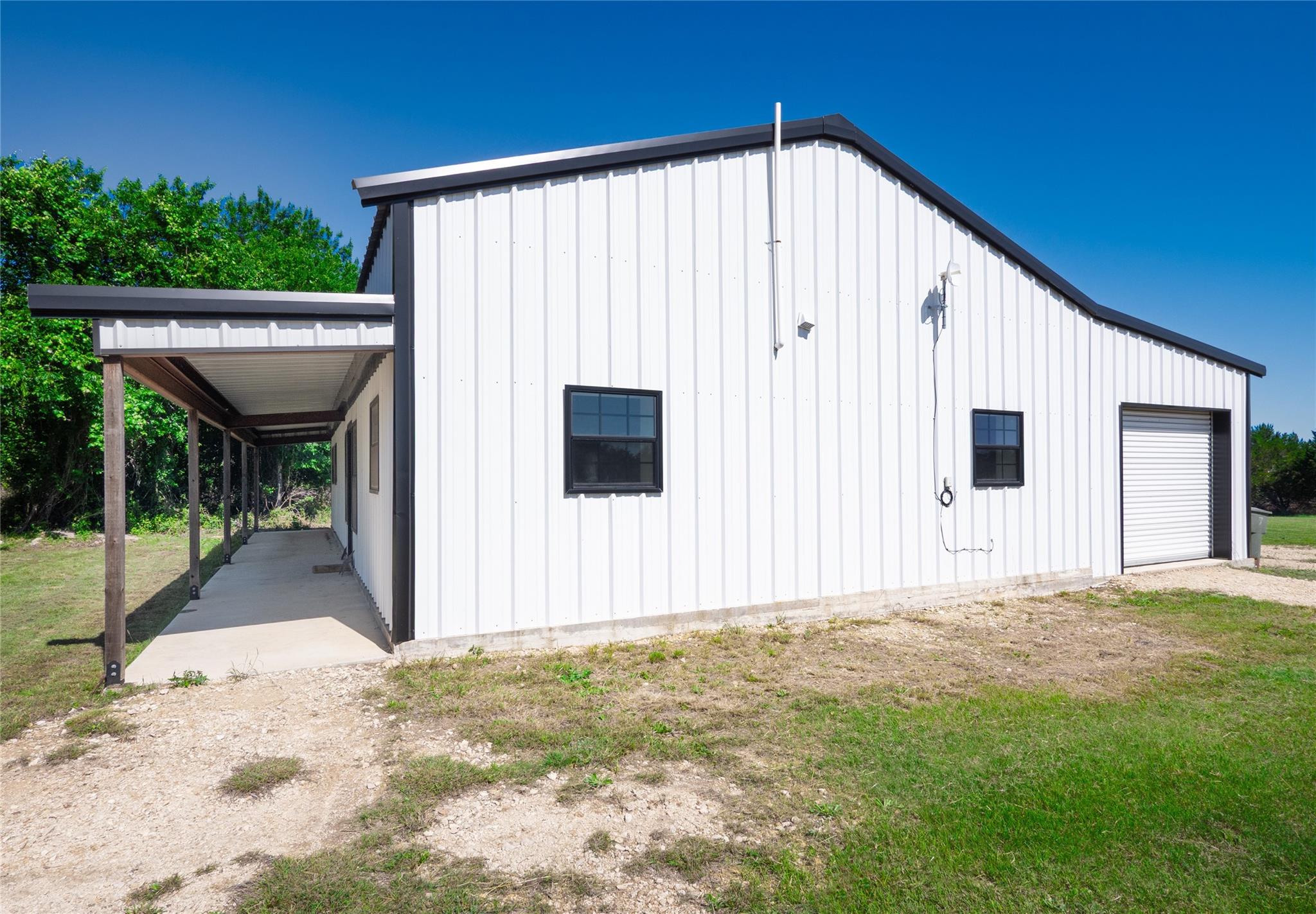 411 Avila Ln, Briggs, TX 78608
