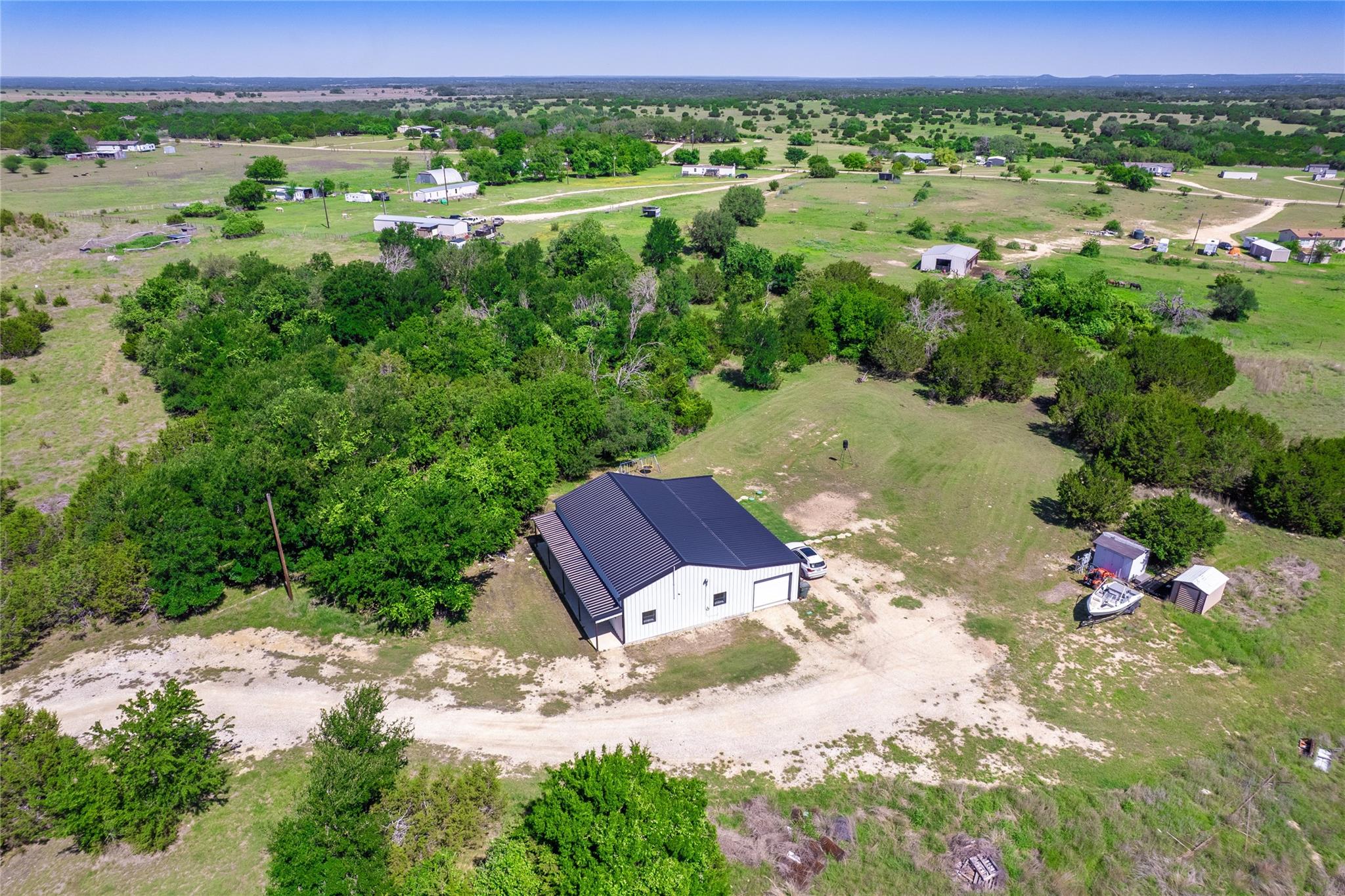 411 Avila Ln, Briggs, TX 78608