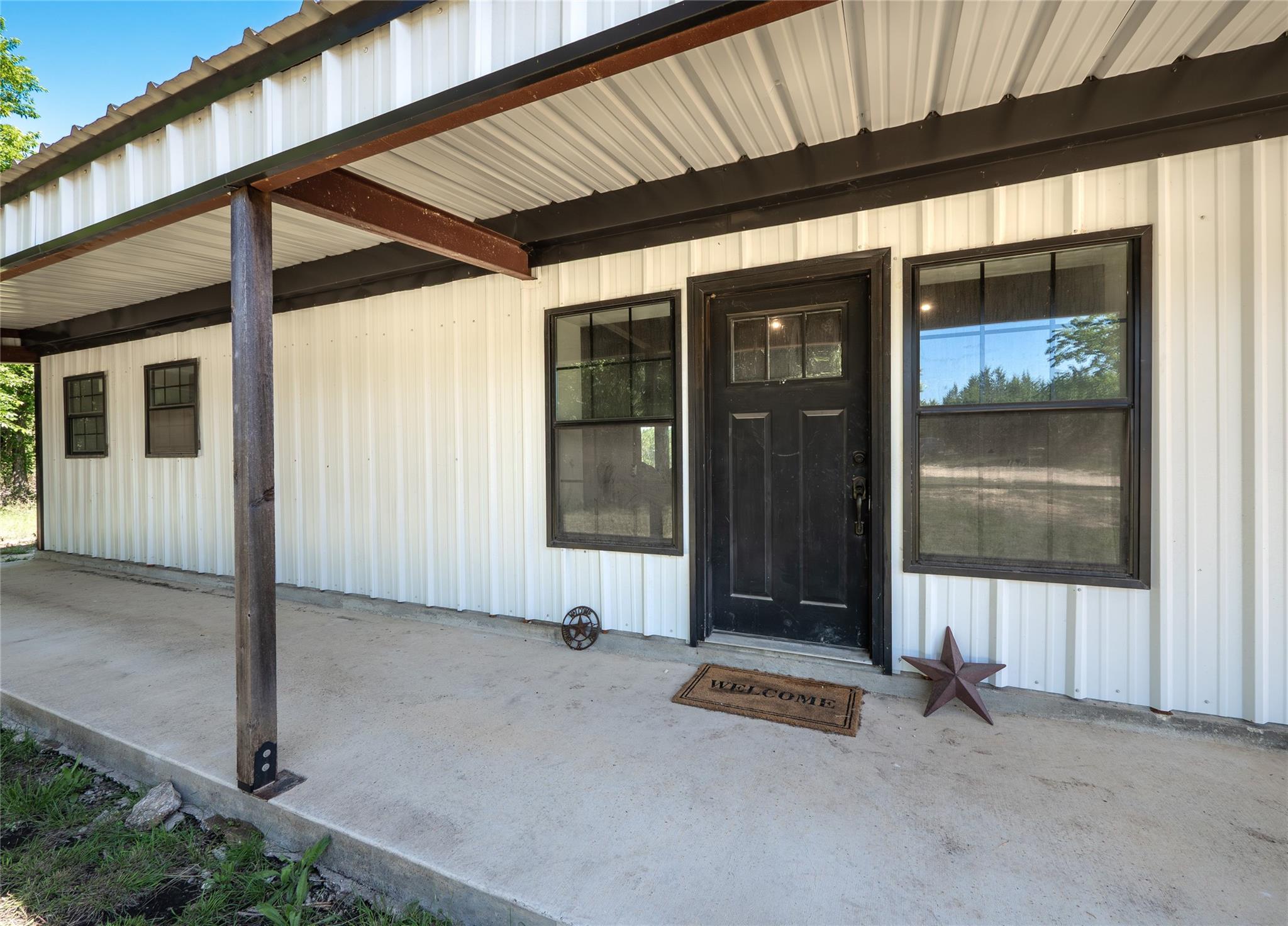 411 Avila Ln, Briggs, TX 78608
