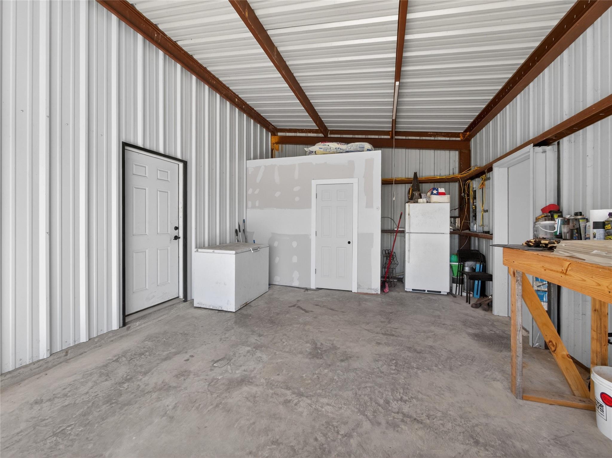 411 Avila Ln, Briggs, TX 78608