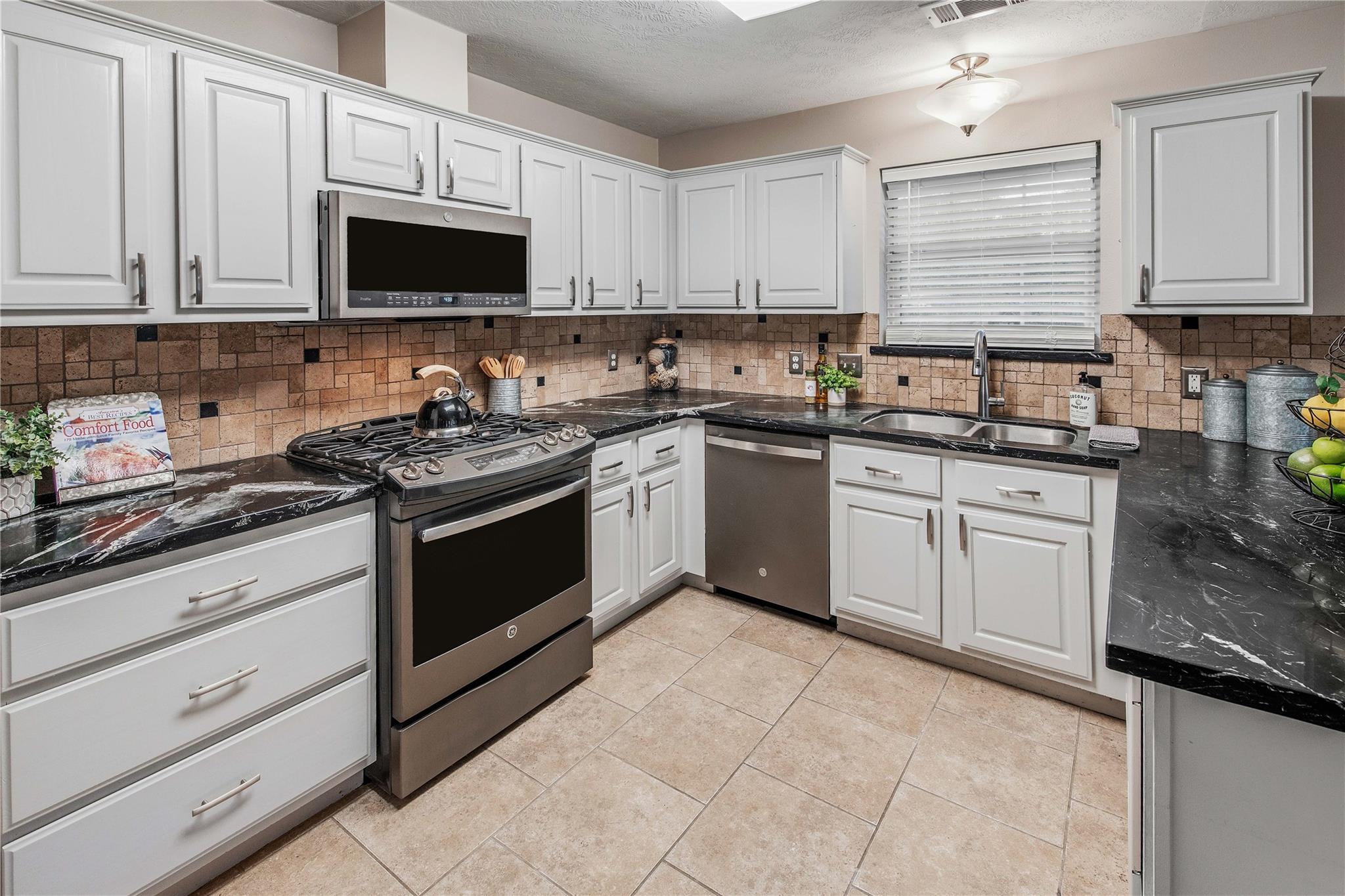 1414 Kernstown Ln, College Station, TX 77845