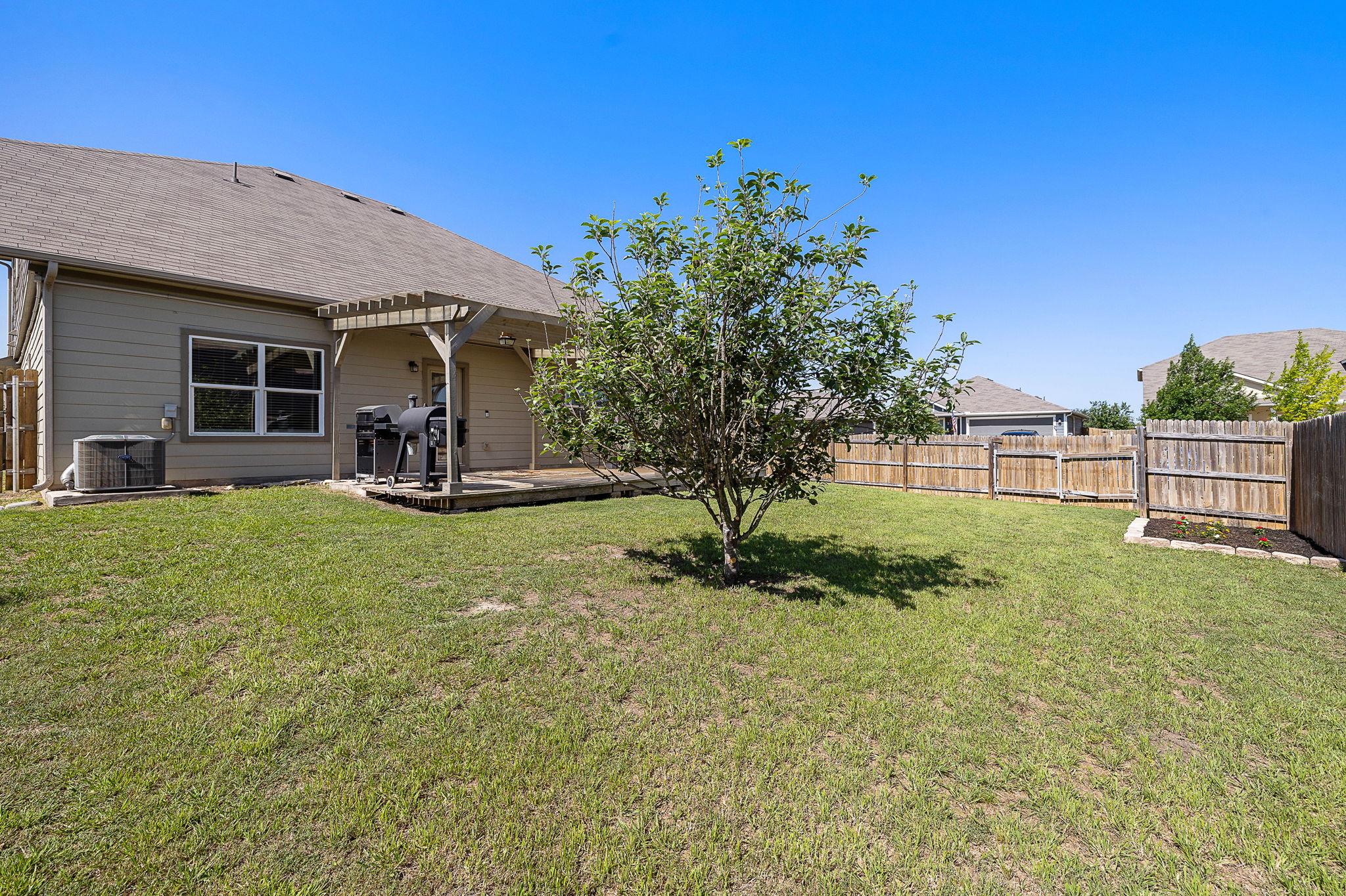 201 Garcitas Creek Ln, Hutto, TX 78634