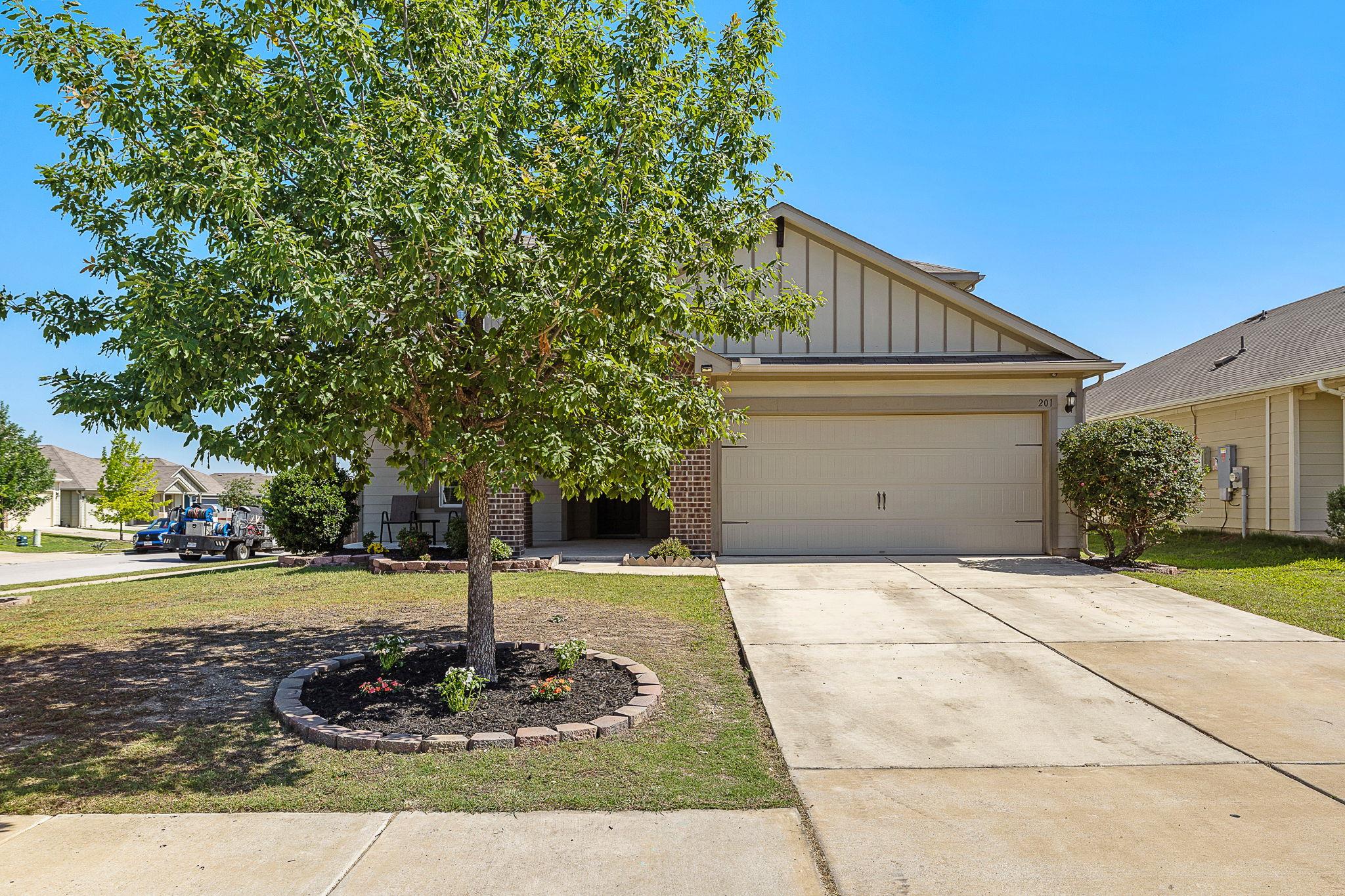 201 Garcitas Creek Ln, Hutto, TX 78634
