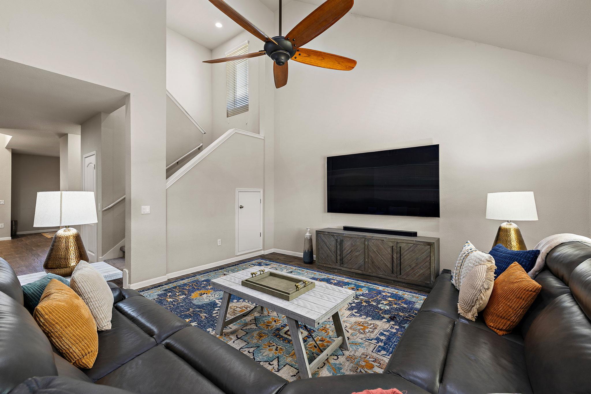 201 Garcitas Creek Ln, Hutto, TX 78634