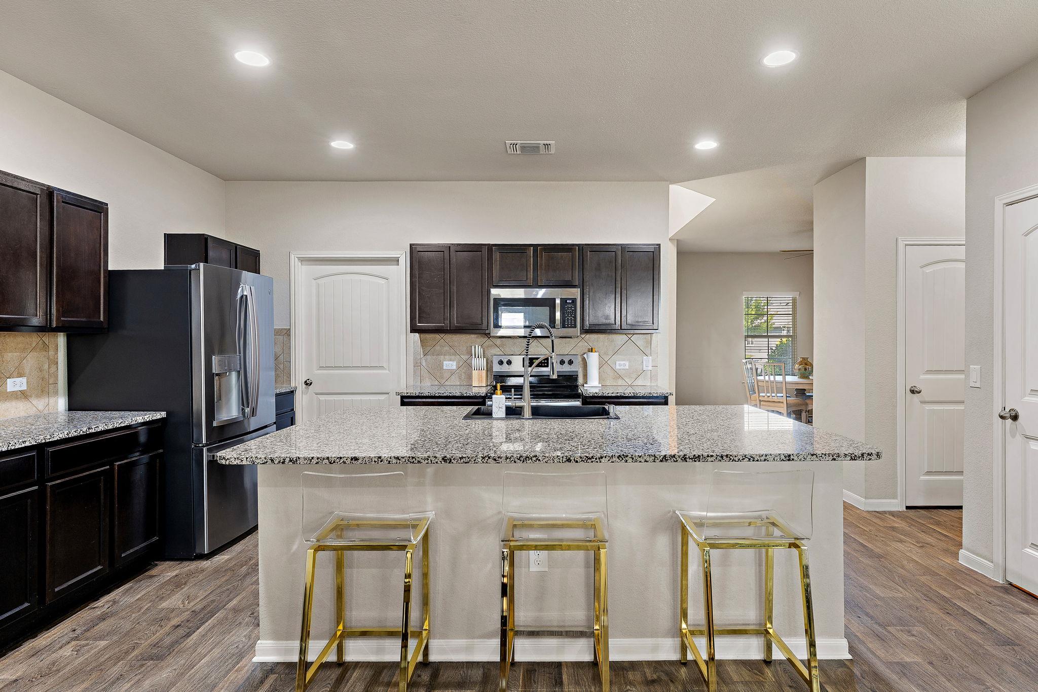 201 Garcitas Creek Ln, Hutto, TX 78634