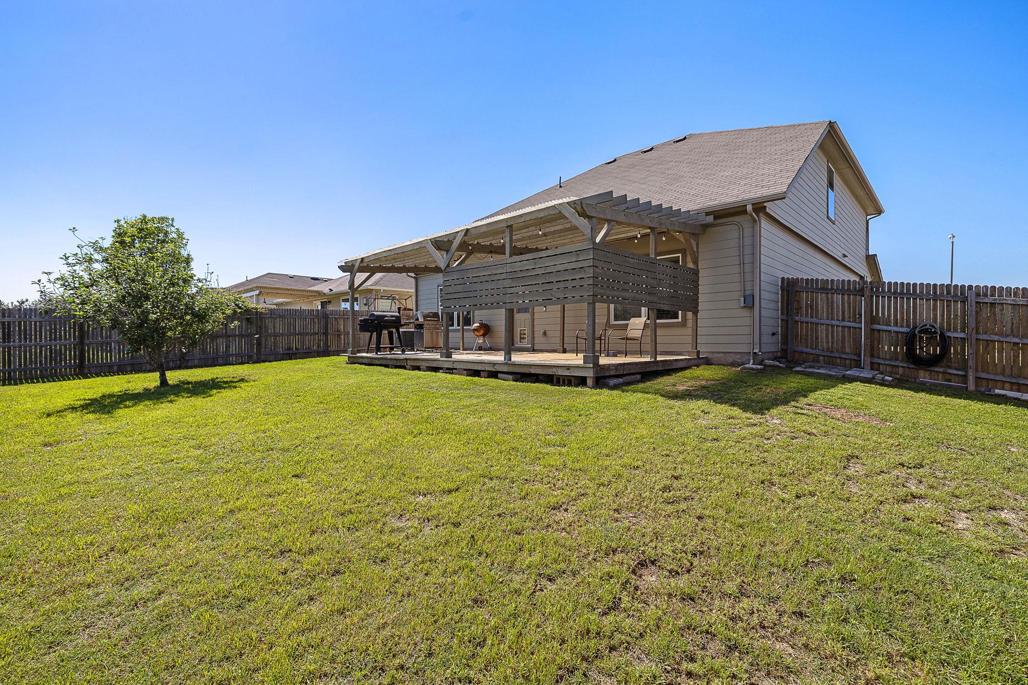 201 Garcitas Creek Ln, Hutto, TX 78634