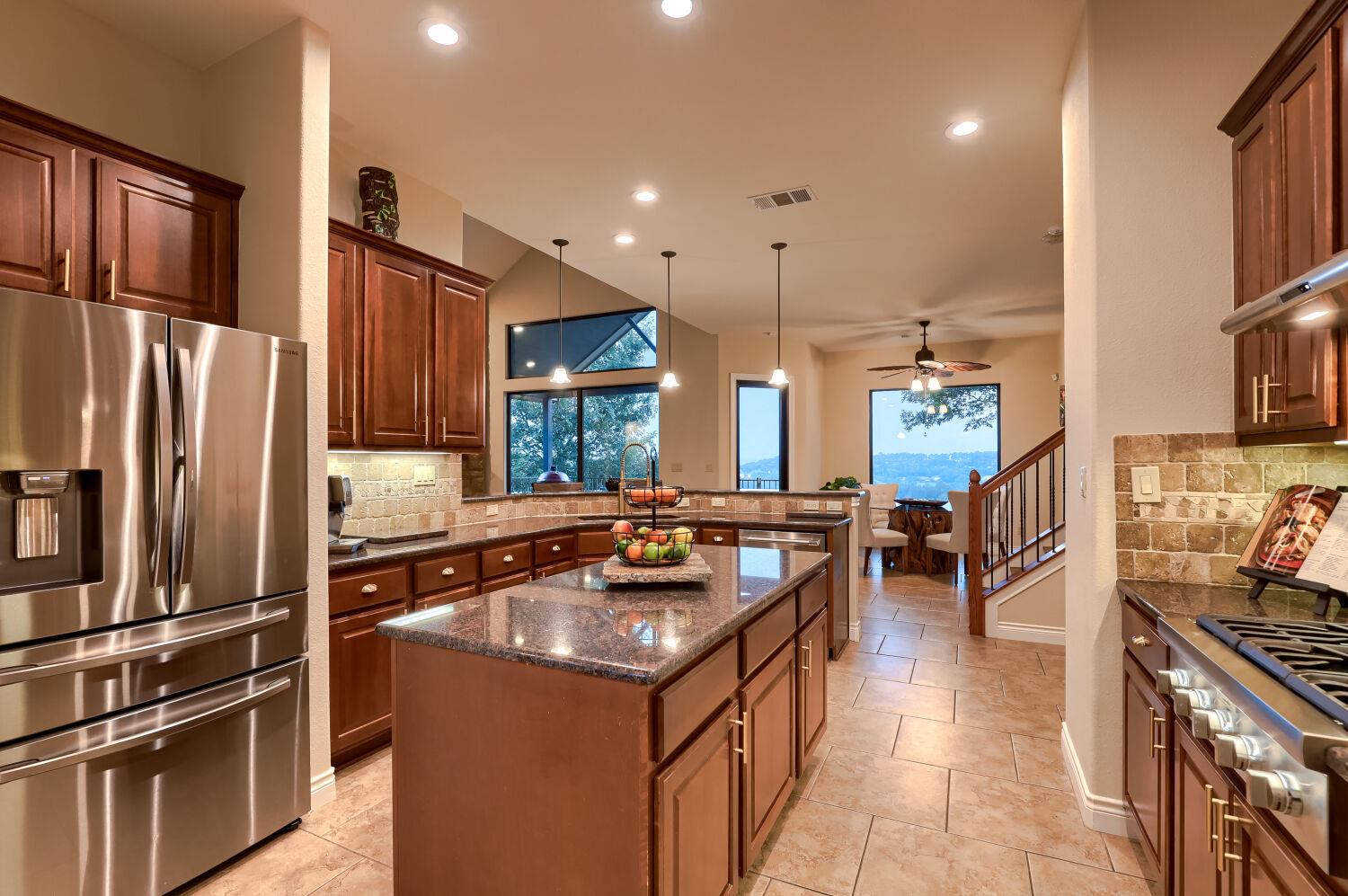 226 Hudson Ln, Dripping Springs, TX 78620